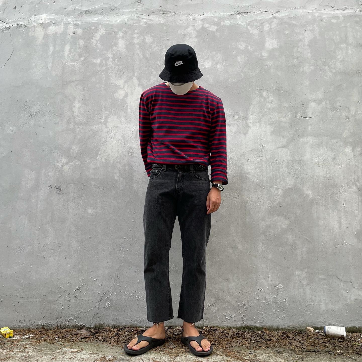 Oofos OOriginal Black, Nike Futura Washed Bucket Hat Black 착용 스타일