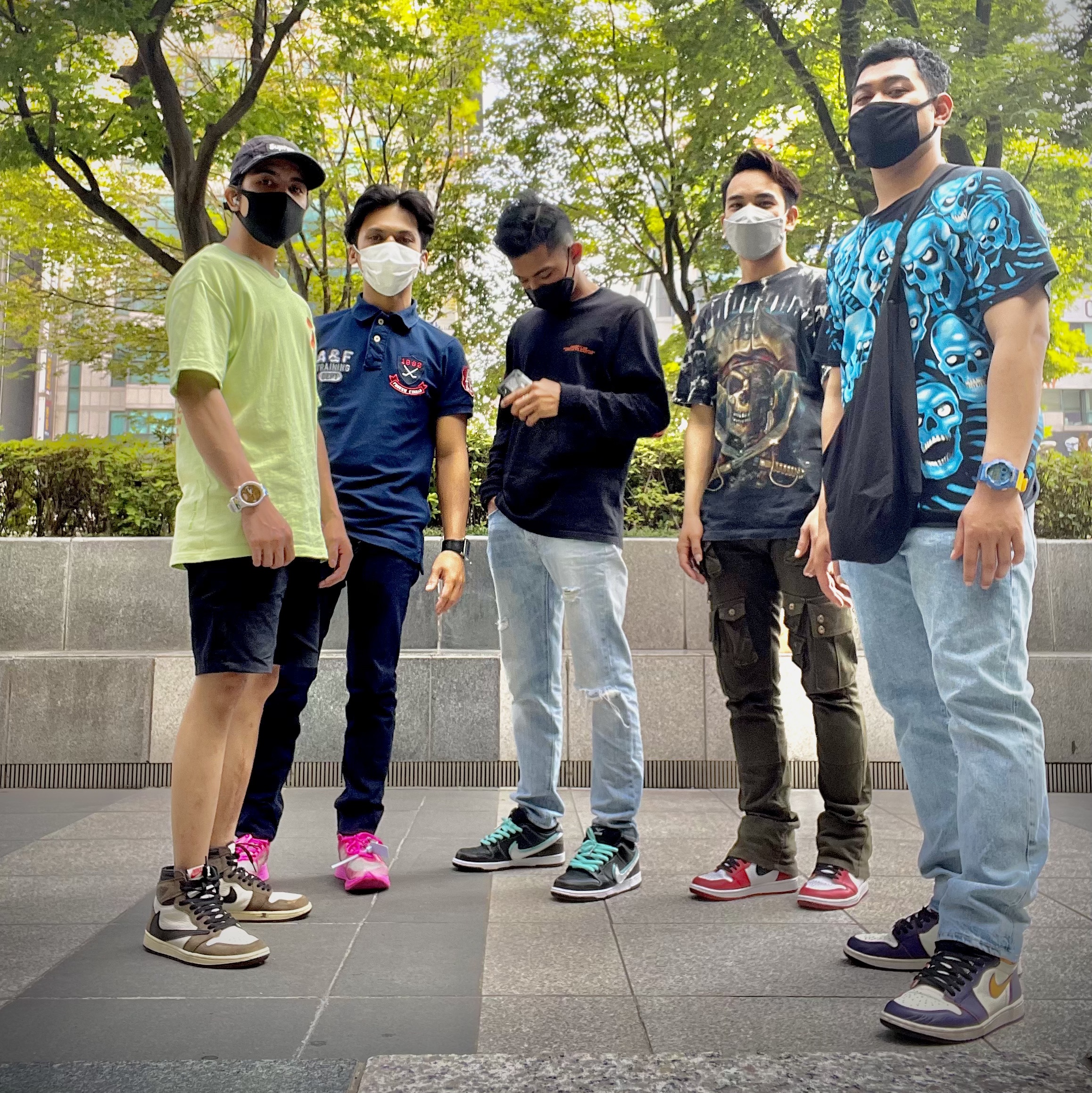 Nike x Diamond Supply Co. SB Dunk Low Black Diamond, Jordan 1 Retro High OG Defiant SB LA to Chicago 착용 스타일