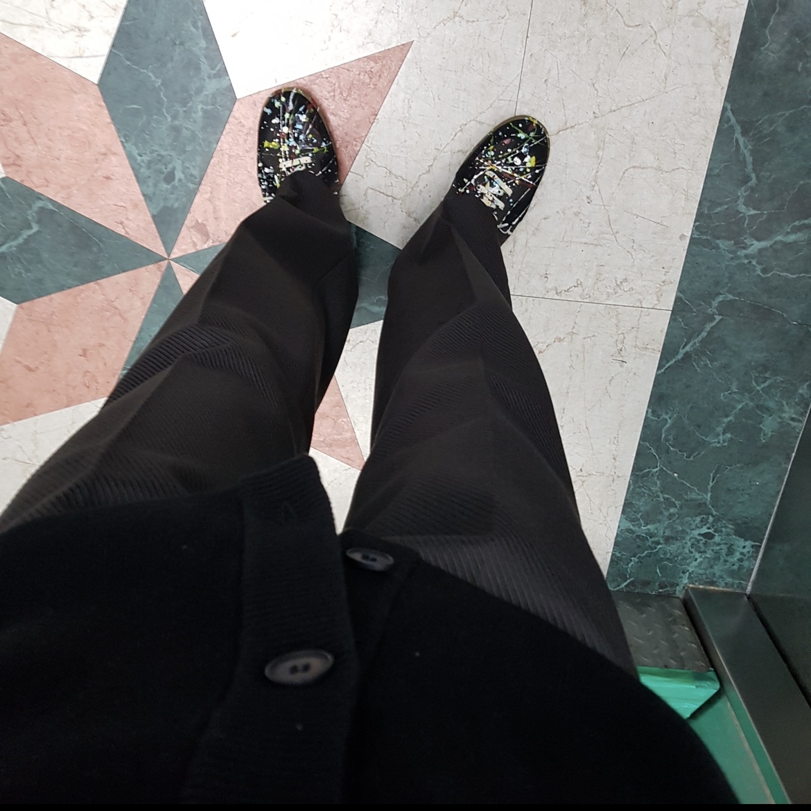 Maison Margiela Replica Paint Drop Sneakers Black 착용 스타일