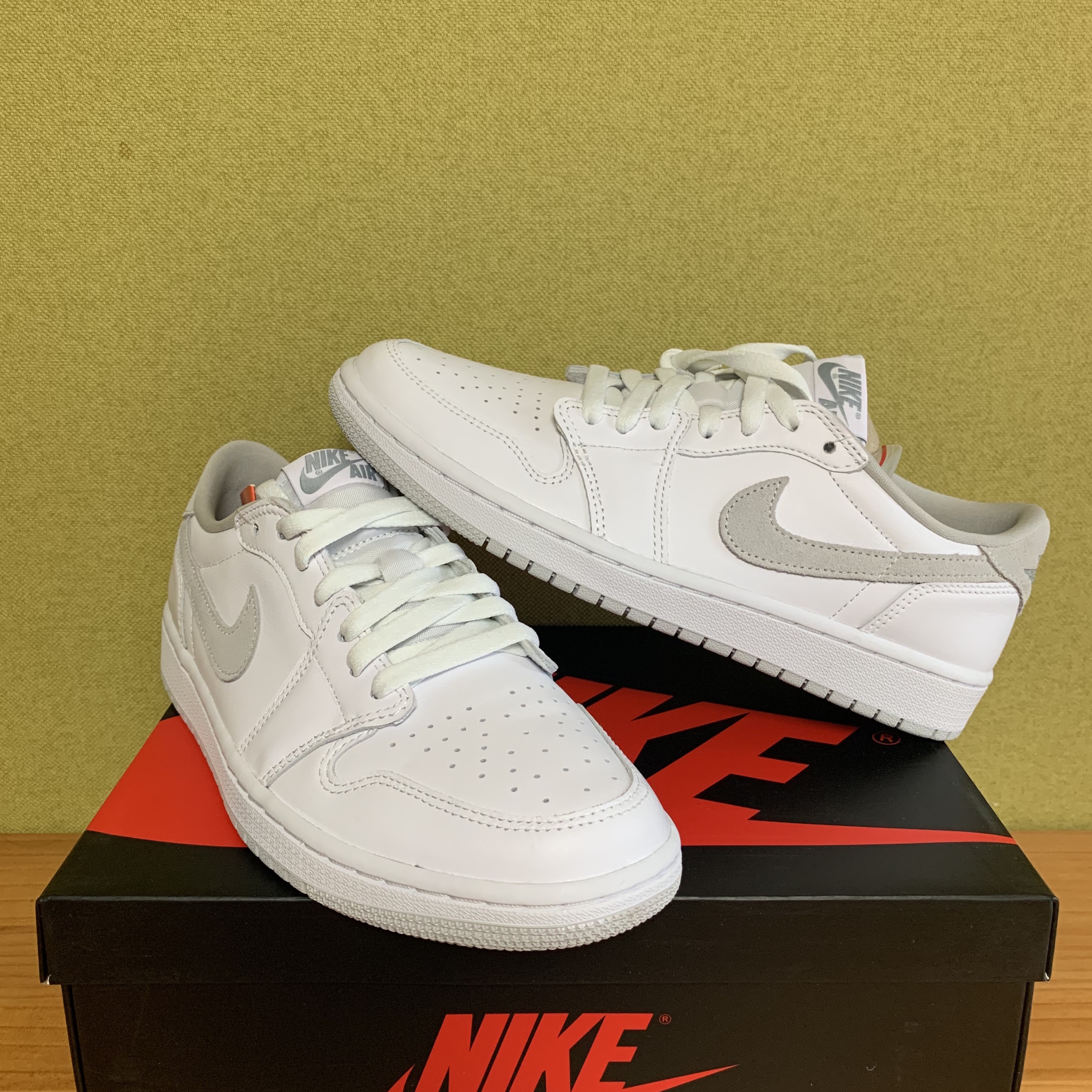 (W) Jordan 1 Low OG Neutral Grey 착용 스타일 - 1