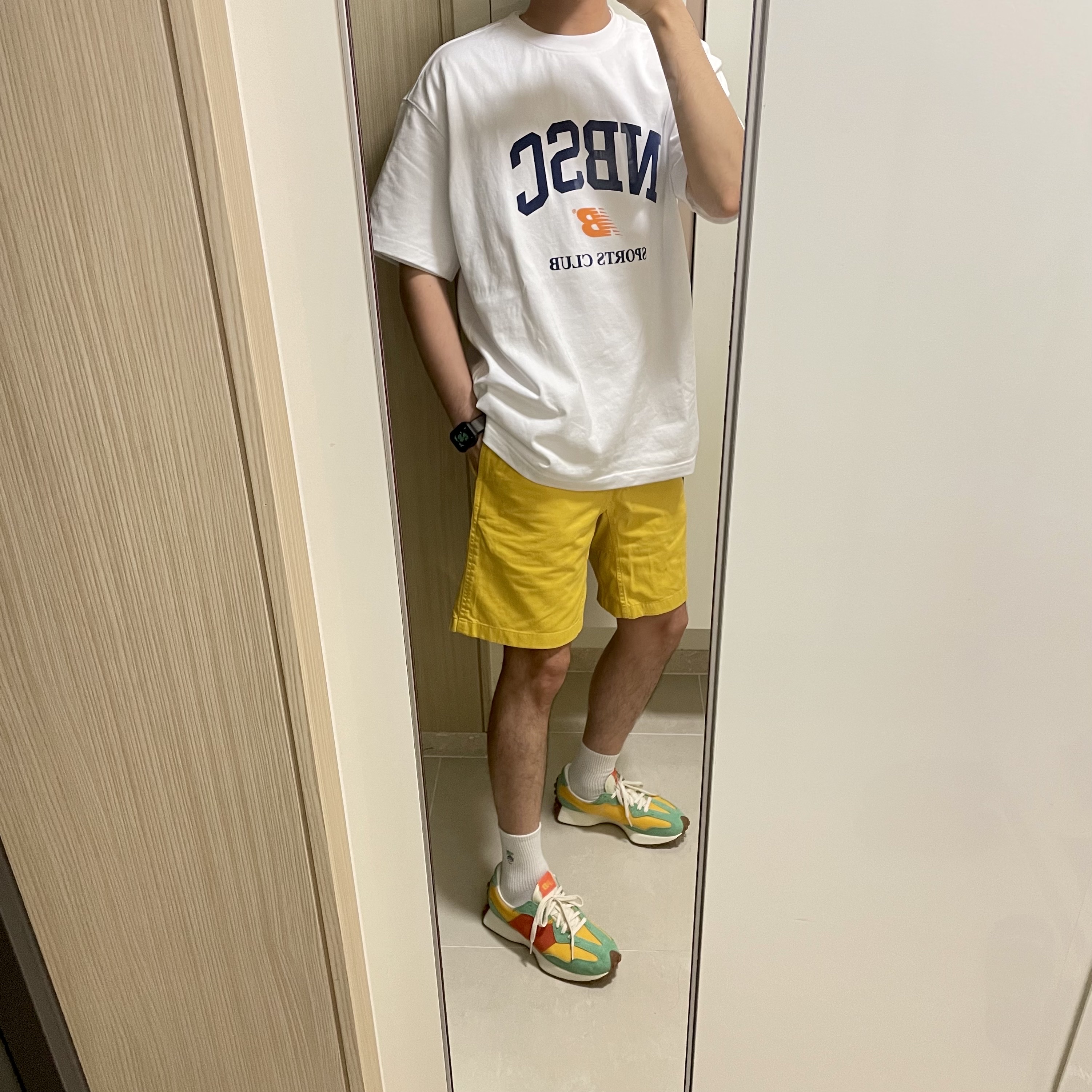 New Balance x Size? 327 Yellow Green Orange 착용 스타일