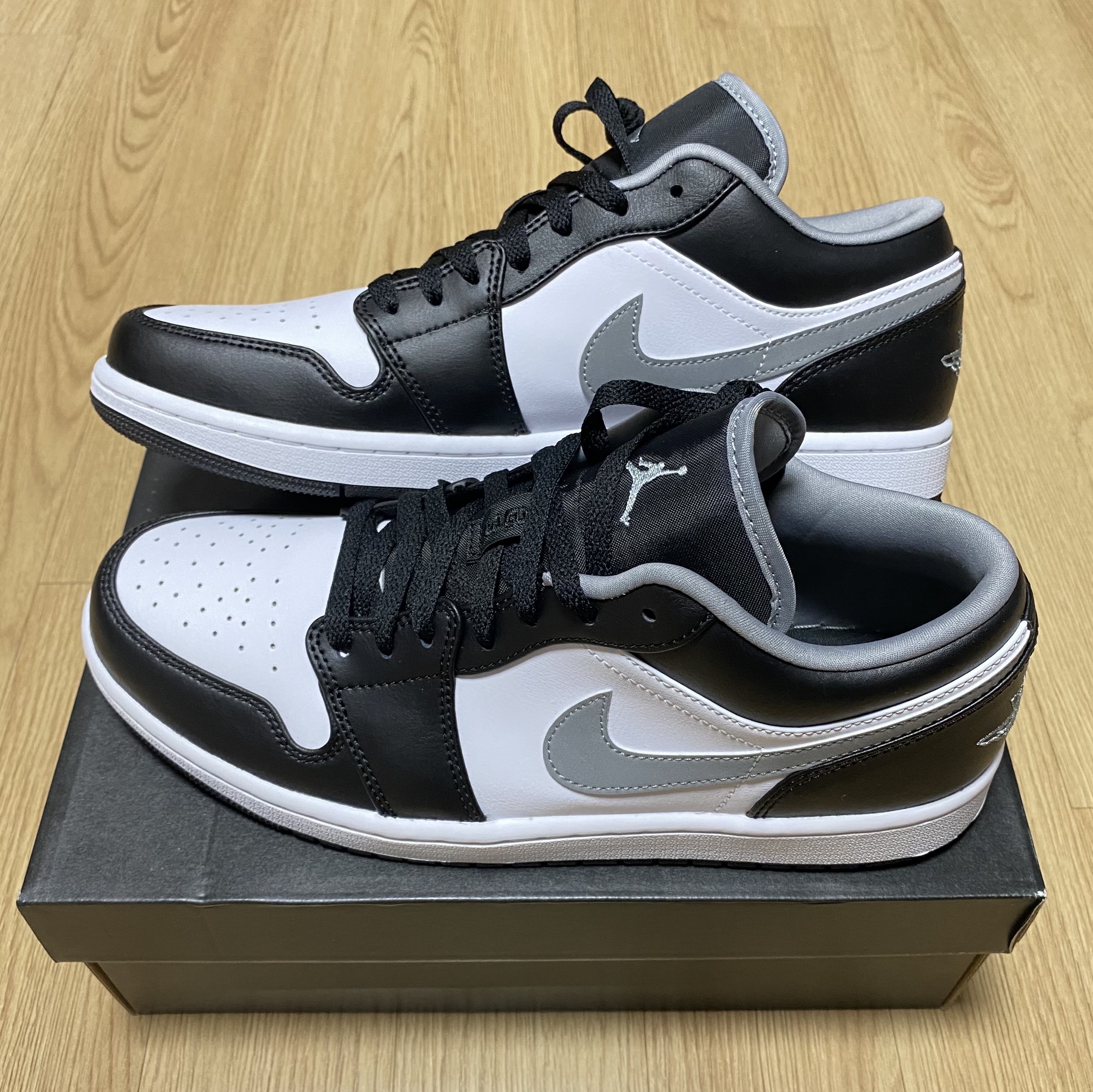 Jordan 1 Low Black Particle Grey 착용 스타일 - 4