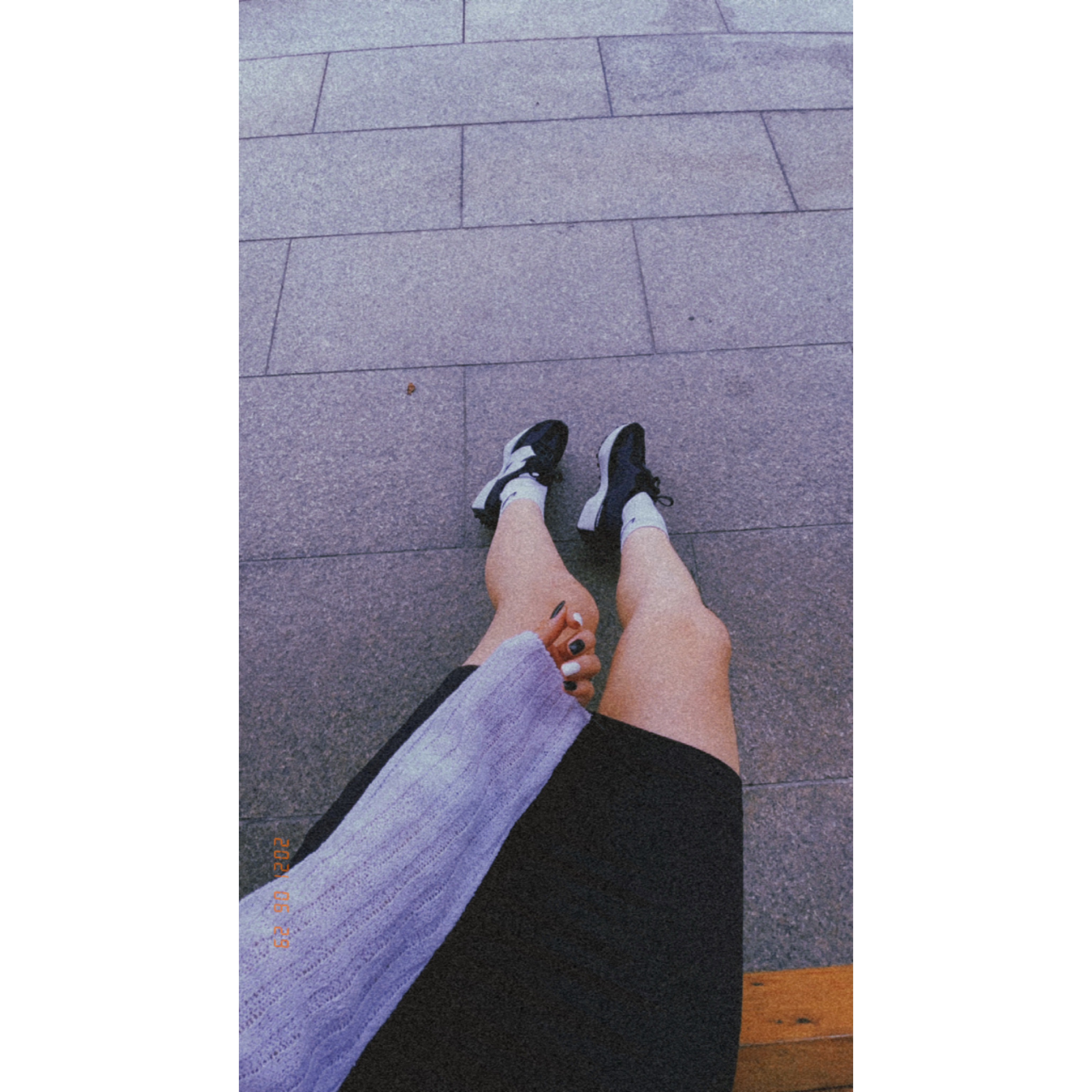 New Balance 327 Black 착용 스타일 - 2
