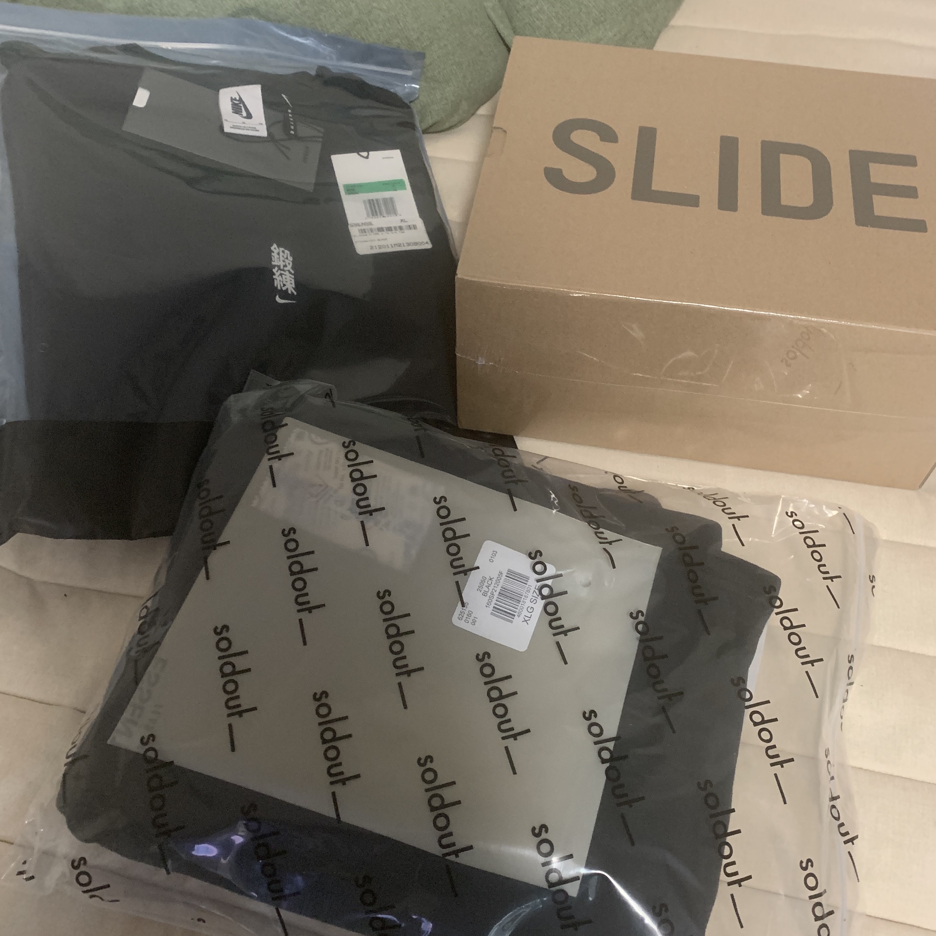 Essentials Sweatshorts Black - 21SS, Adidas Yeezy Slide Pure 착용 스타일