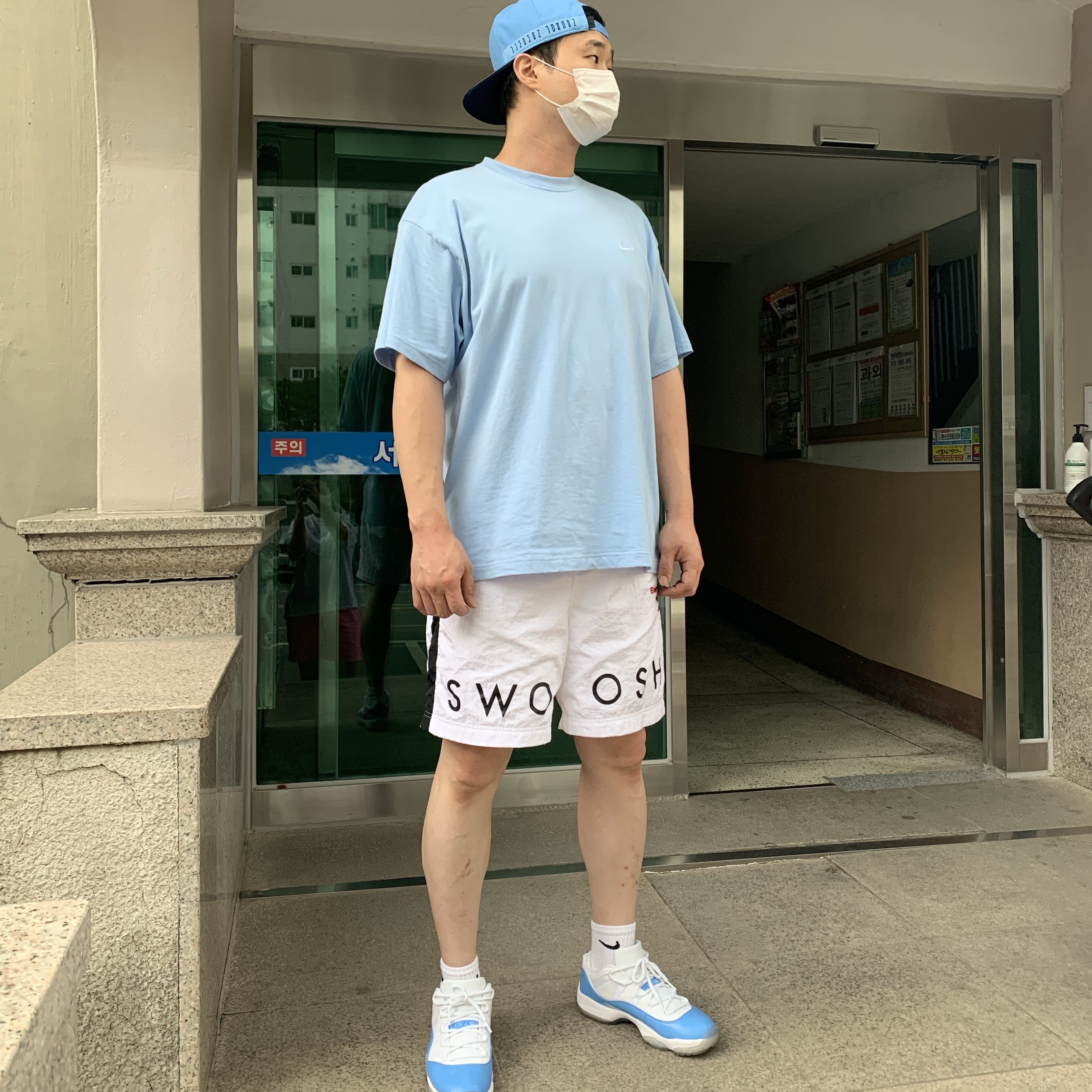 Nike NRG Solo Swoosh T-Shirt Psychic Blue - US/EU, Jordan 11 Retro Low University Blue 2017 착용 스타일