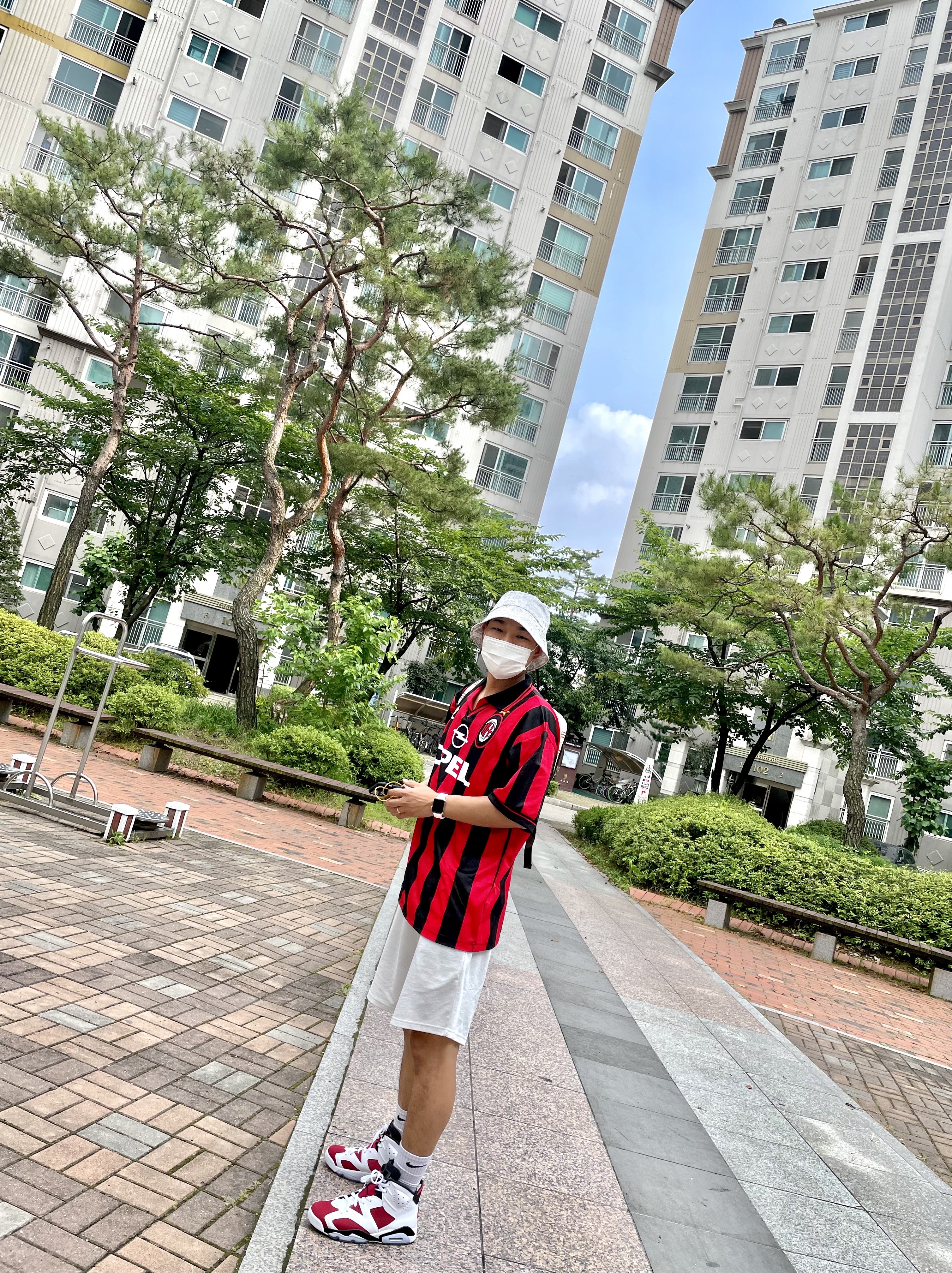 Jordan 6 Retro Carmine 2021 착용 스타일 - 2