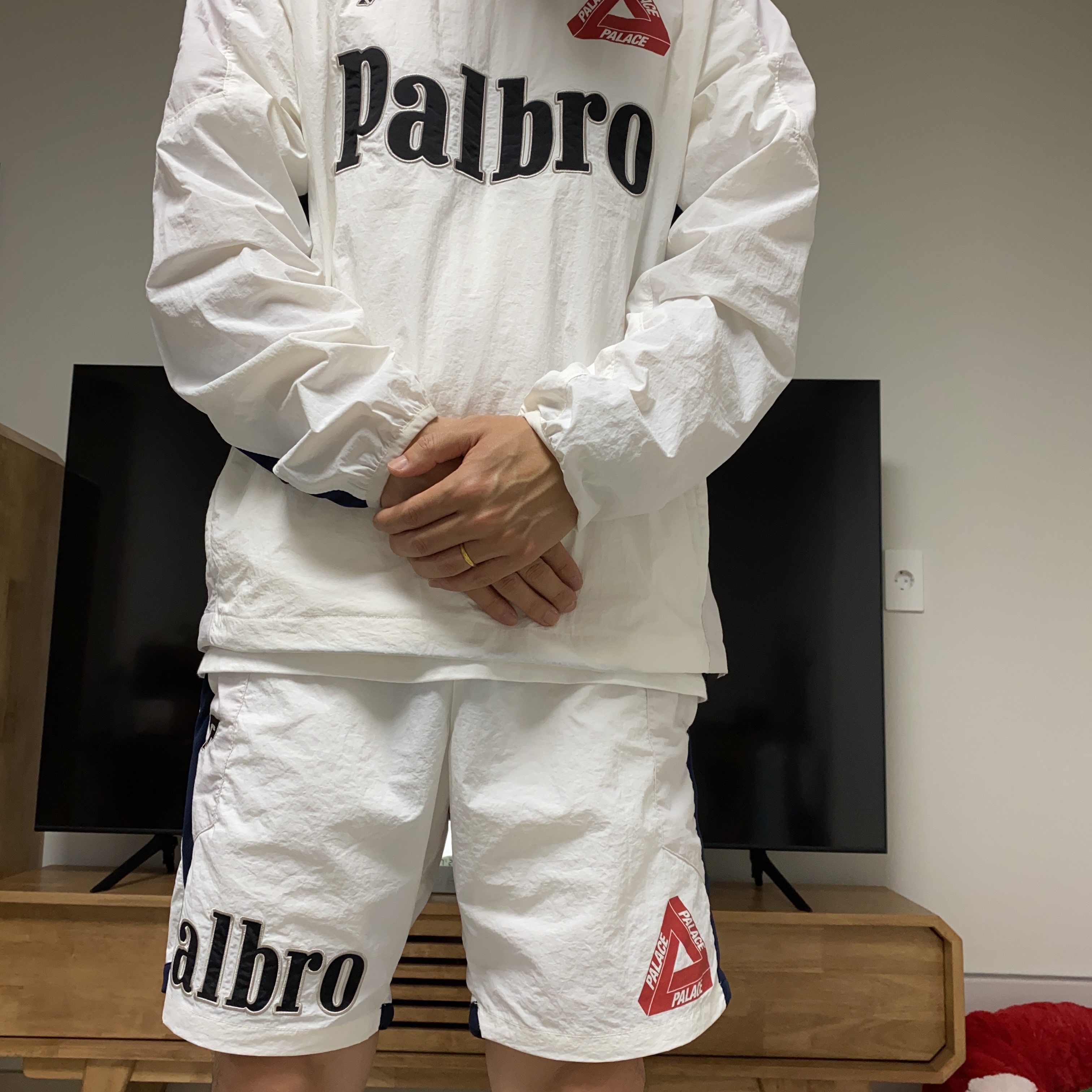 Palace Sports Shell Crew White - 21SS, Palace Sports Shell Shorts White - 21SS 착용 스타일