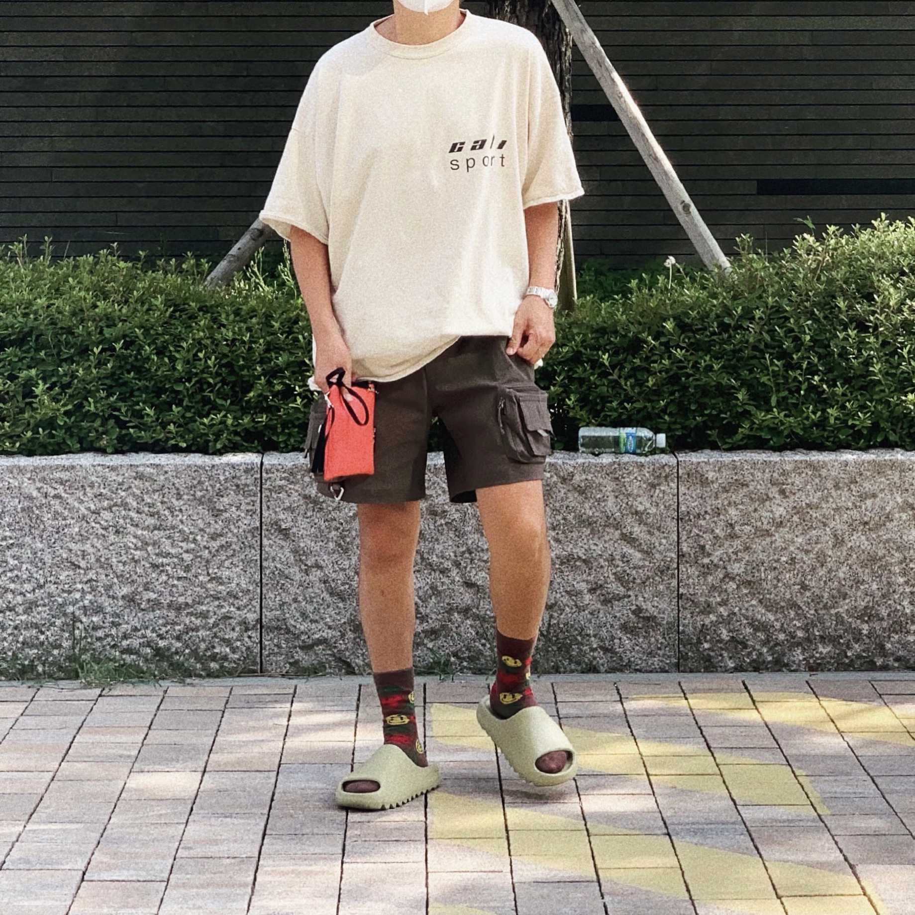 Adidas Yeezy Slide Resin 2021 착용 스타일 - 1