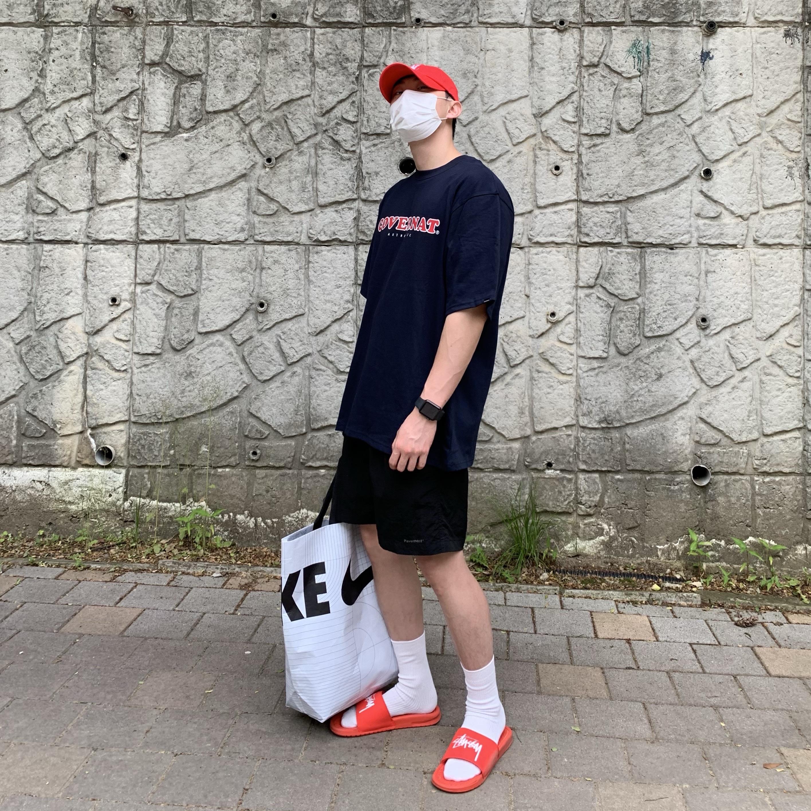 Nike x Stussy Benassi Slide Habanero Red 착용 스타일
