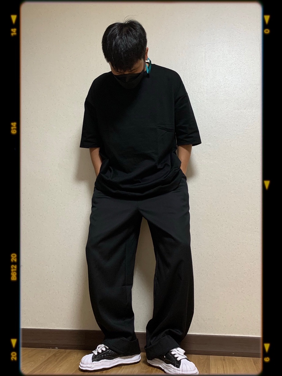 Maison Mihara Yasuhiro Blakey OG STC Sole Cut Leather Low-top Sneakers Black 착용 스타일