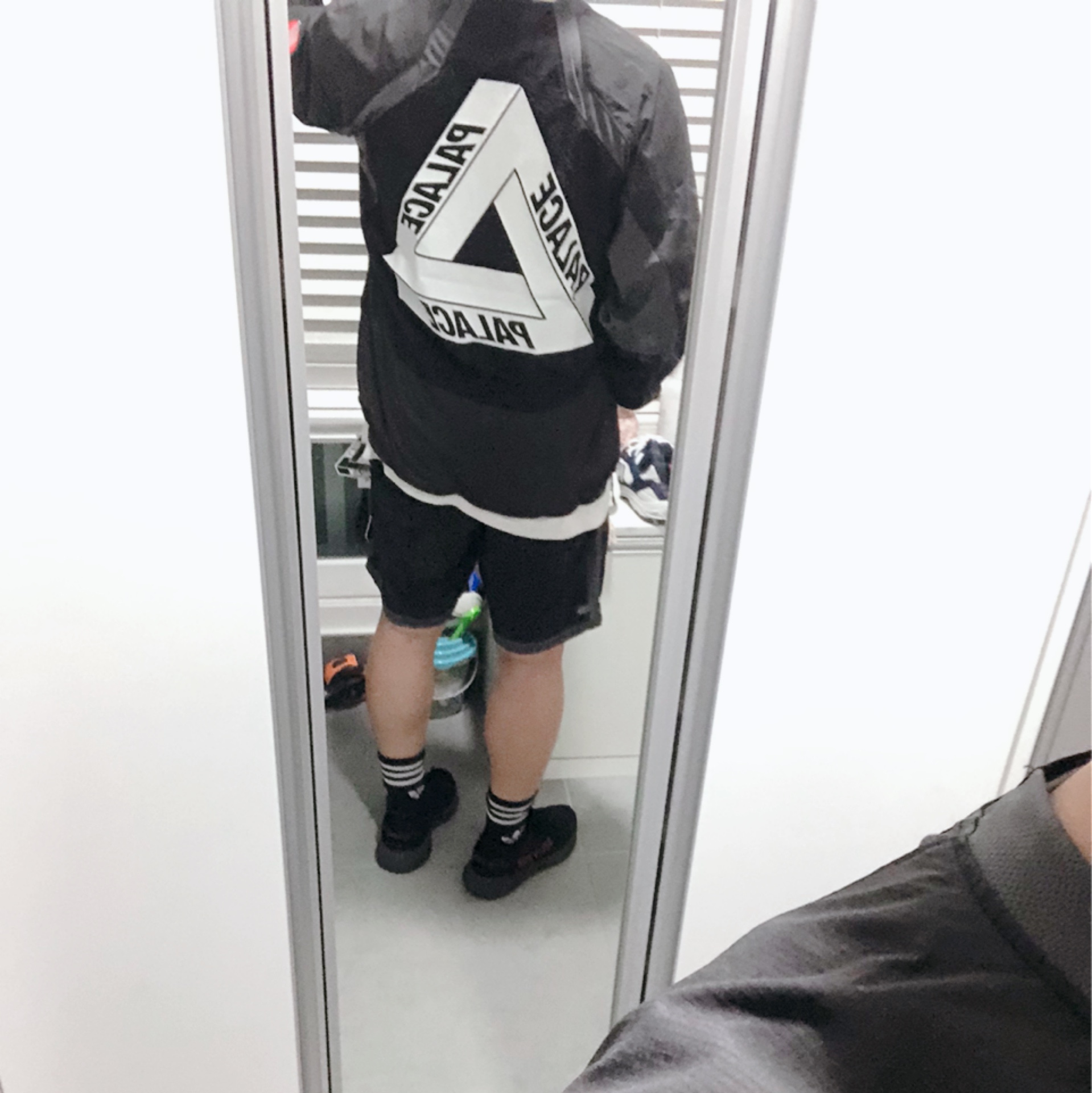 Palace Sports Shell Crew Black - 21SS, Palace Sports Shell Shorts Black - 21SS 착용 스타일 - 3