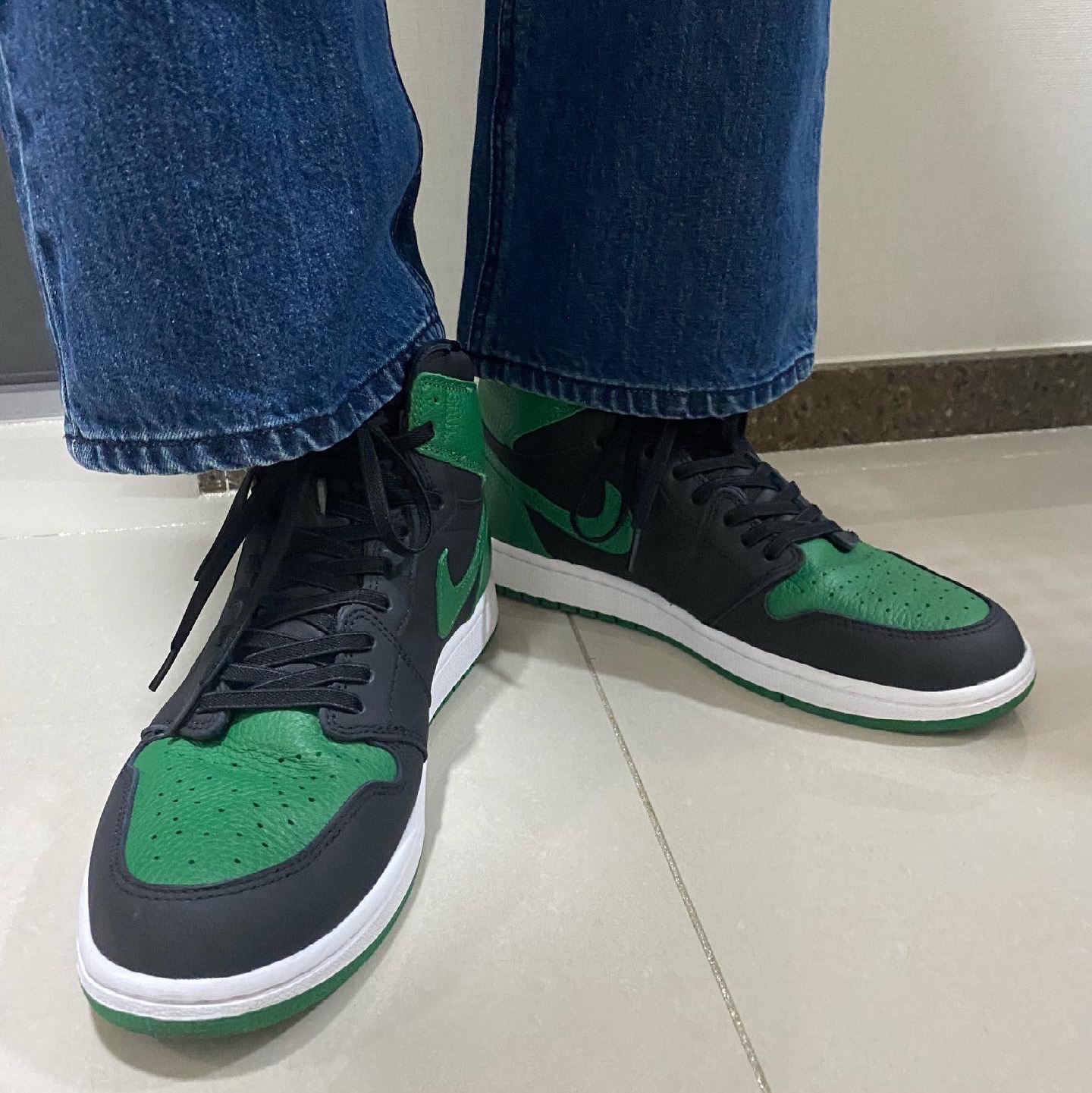 Jordan 1 Retro High OG Shadow 2.0, Jordan 1 Retro High OG Pine Green Black 착용 스타일 - 2