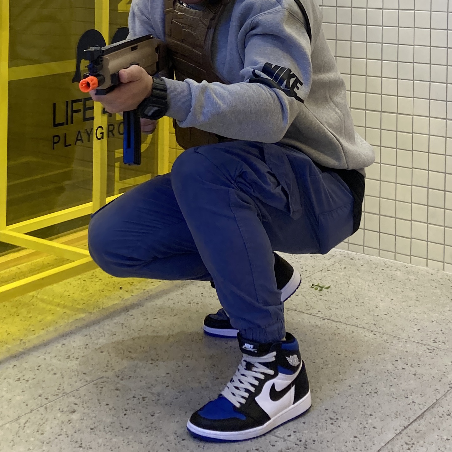 Nike x Fear Of God NRG Crew Sweatshirt, Jordan 1 Retro High OG Royal Toe 착용 스타일