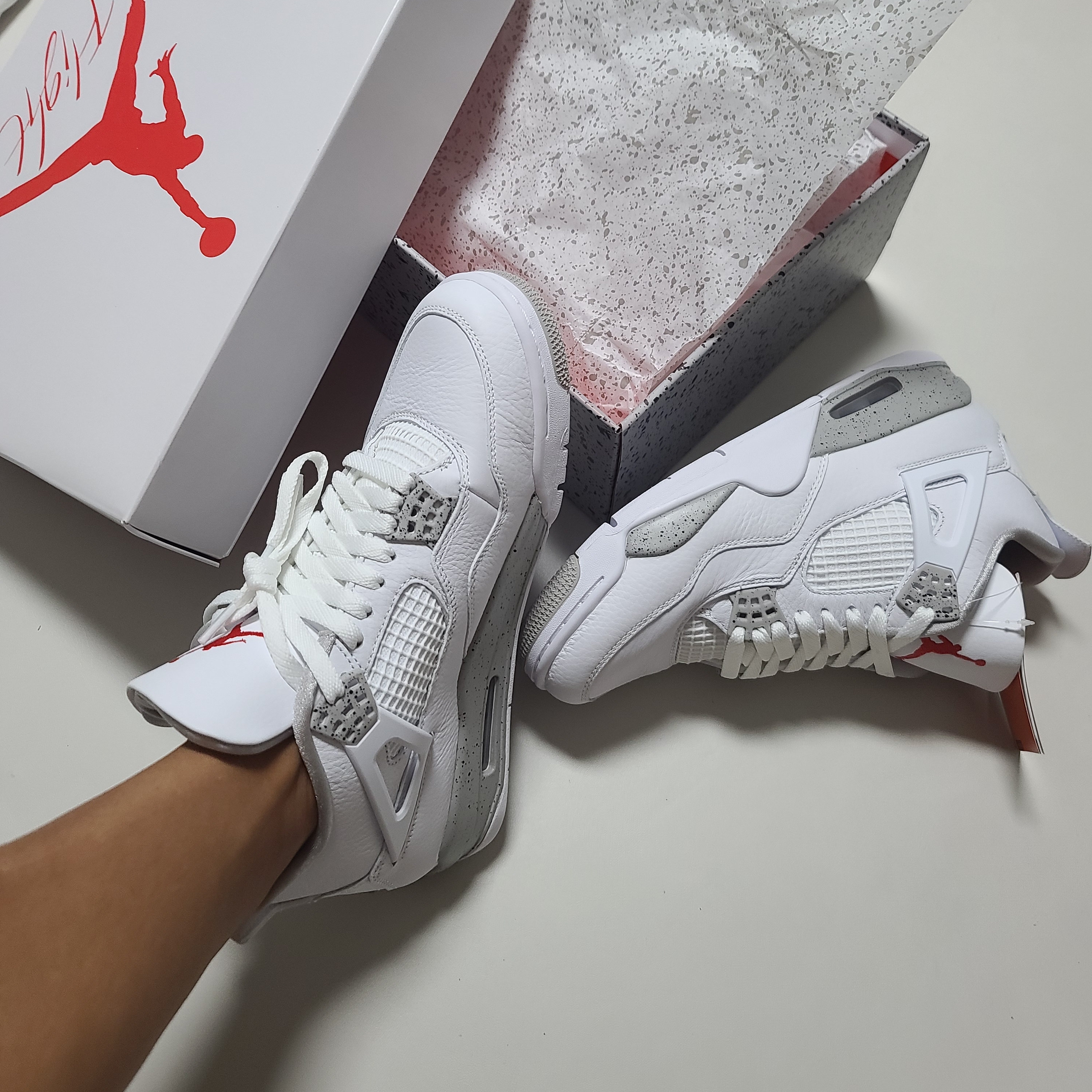 Jordan 4 Retro Tech White 착용 스타일