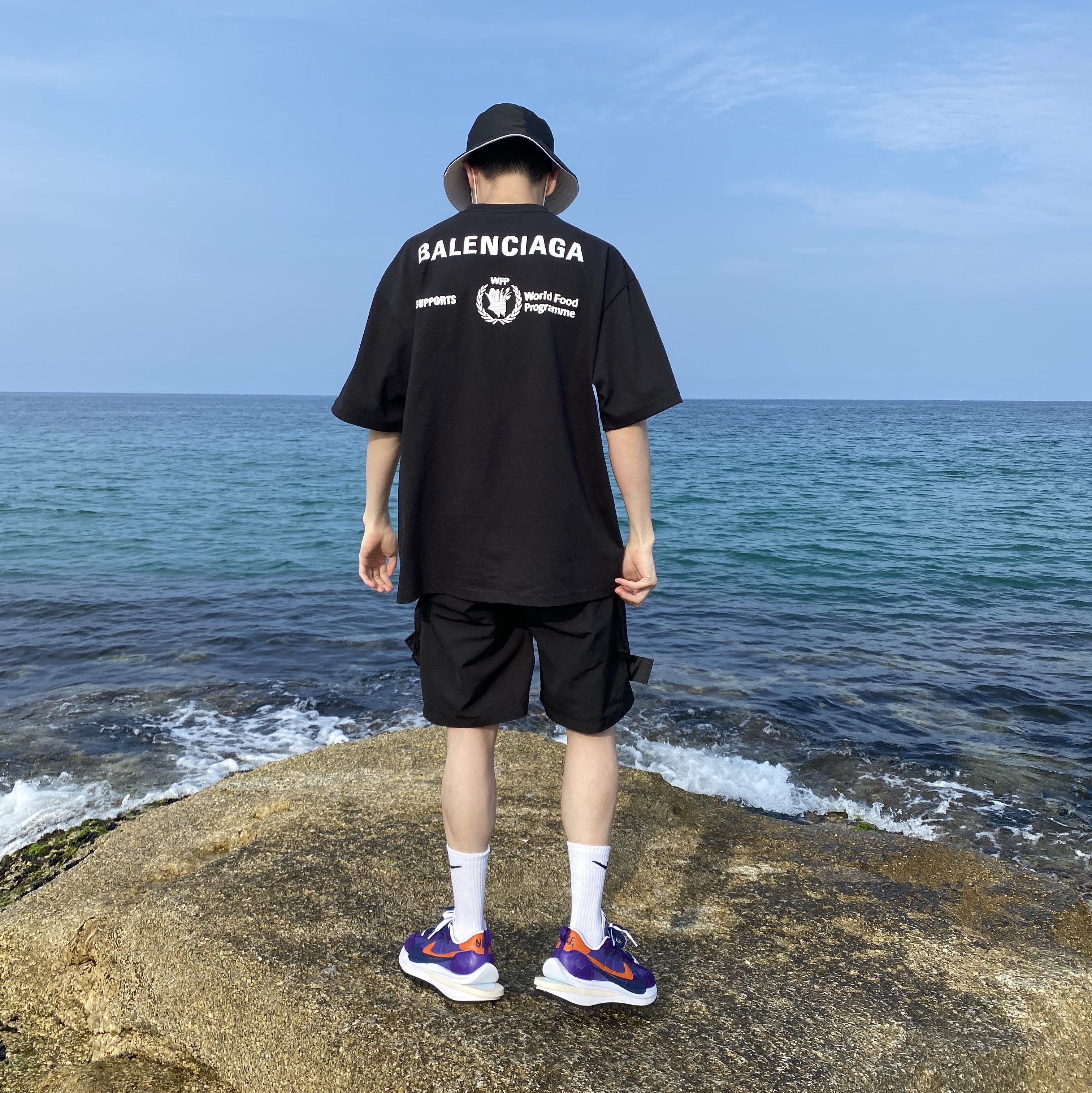 Nike x Sacai VaporWaffle Dark Iris 착용 스타일