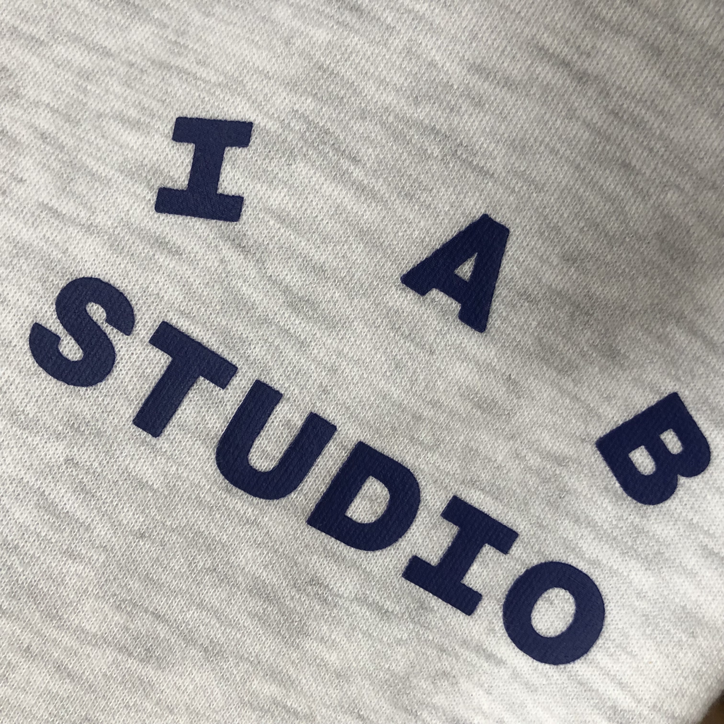 IAB Studio Long Sleeve Light Gray 착용 스타일