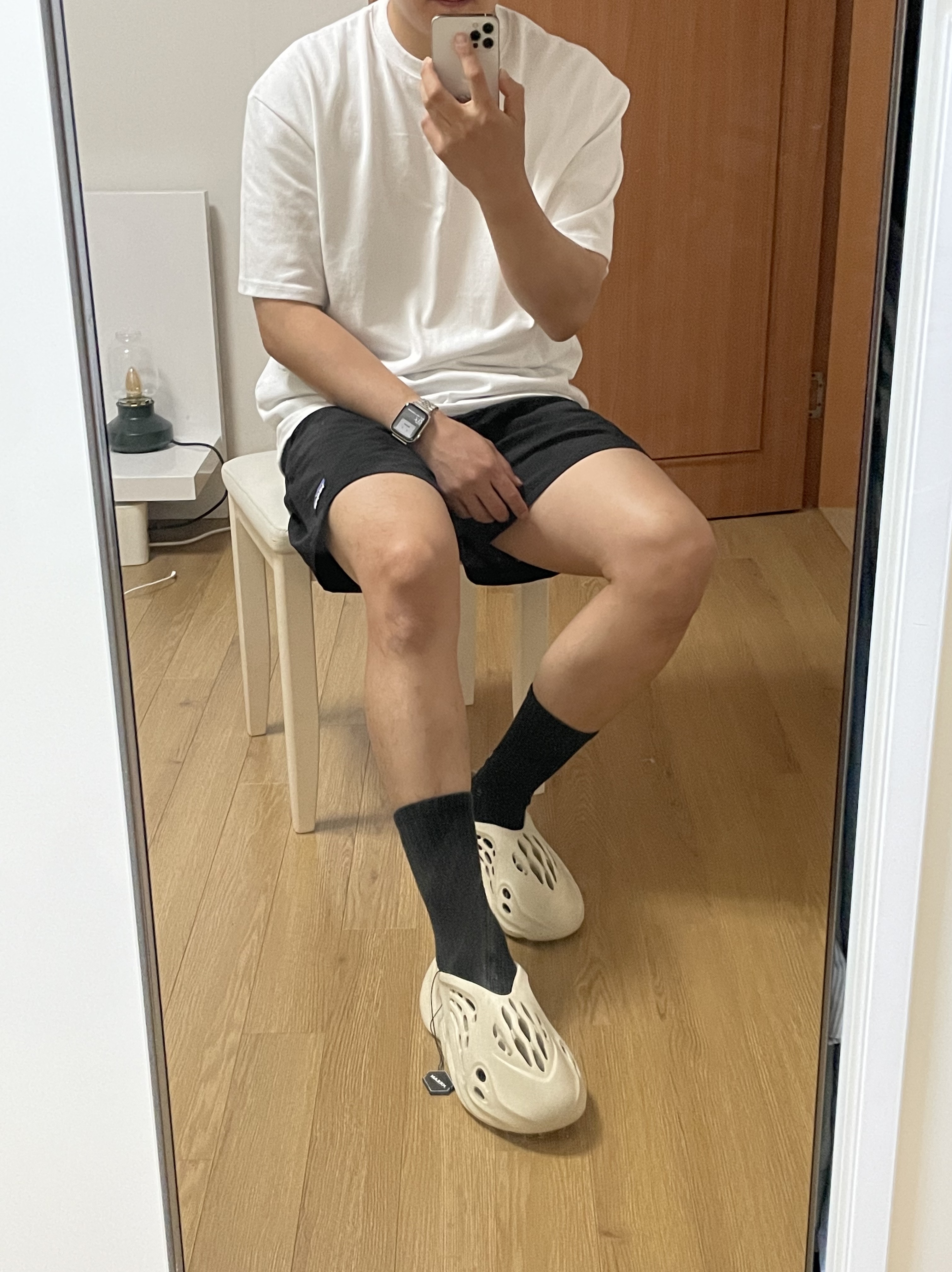 Adidas Yeezy Foam RNNR Sand, Adidas Yeezy Foam RNNR Mineral Blue 착용 스타일 - 2