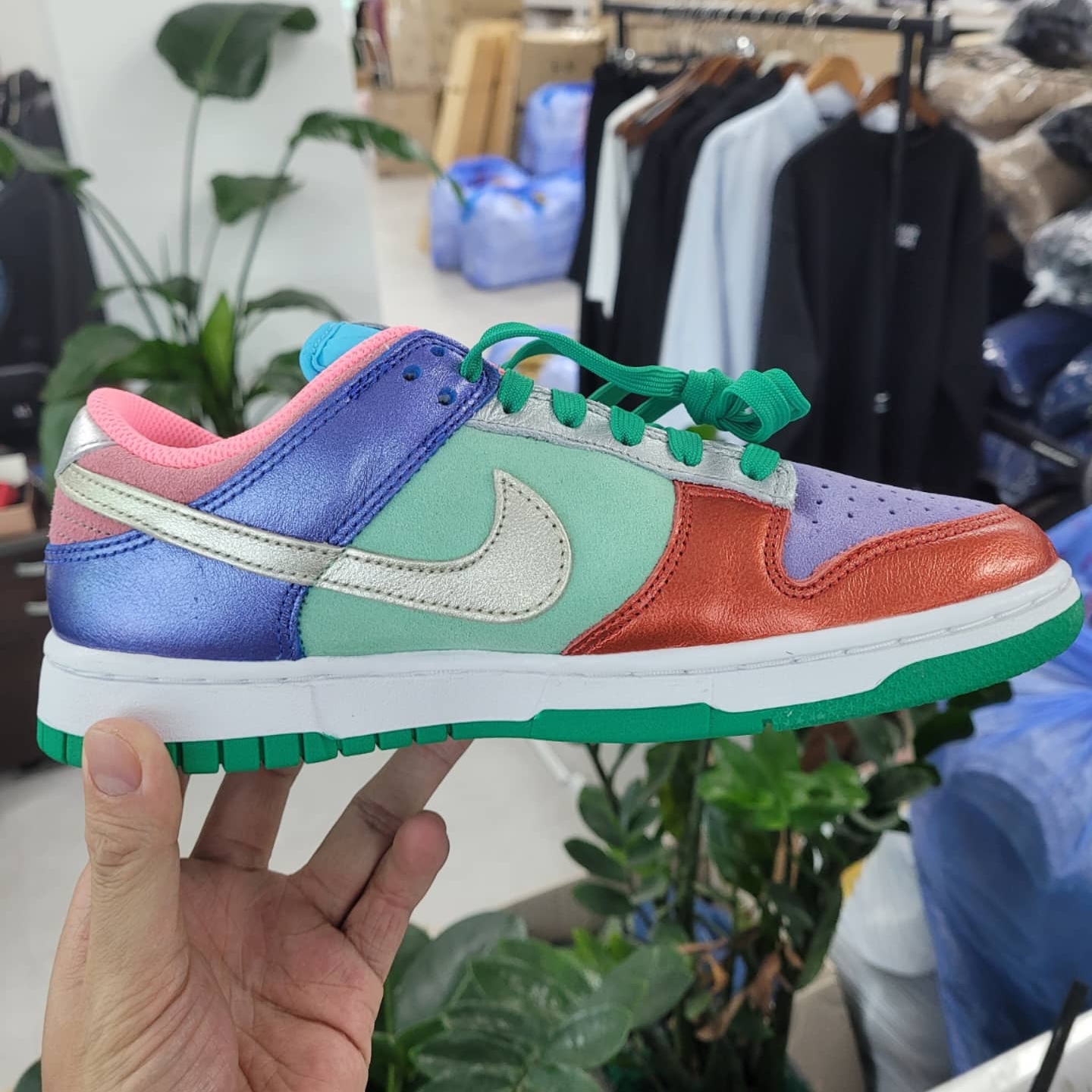 (W) Nike Dunk Low Sunset Pulse 착용 스타일 - 1