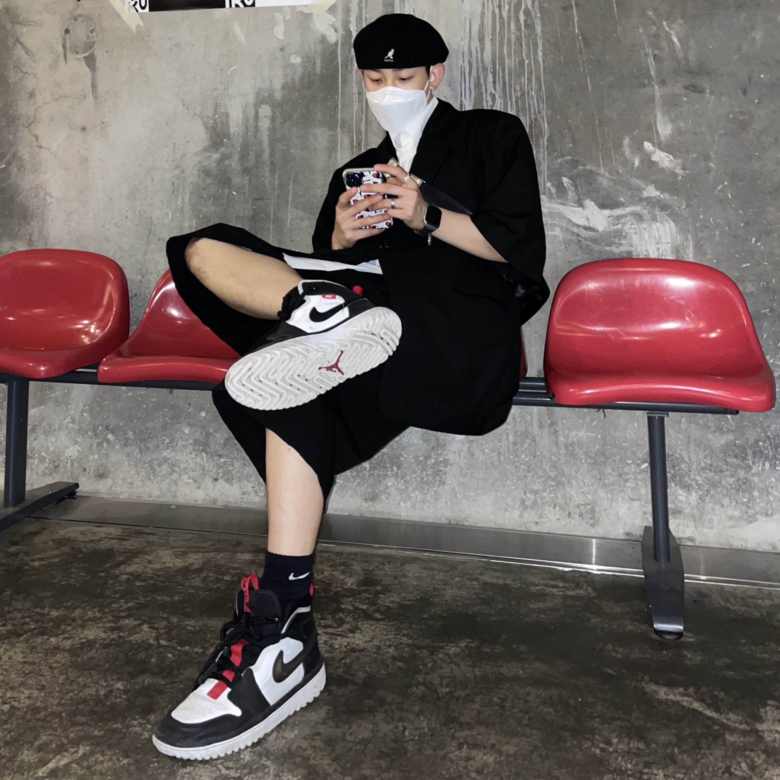 Jordan 1 High React Black White Gym Red 착용 스타일