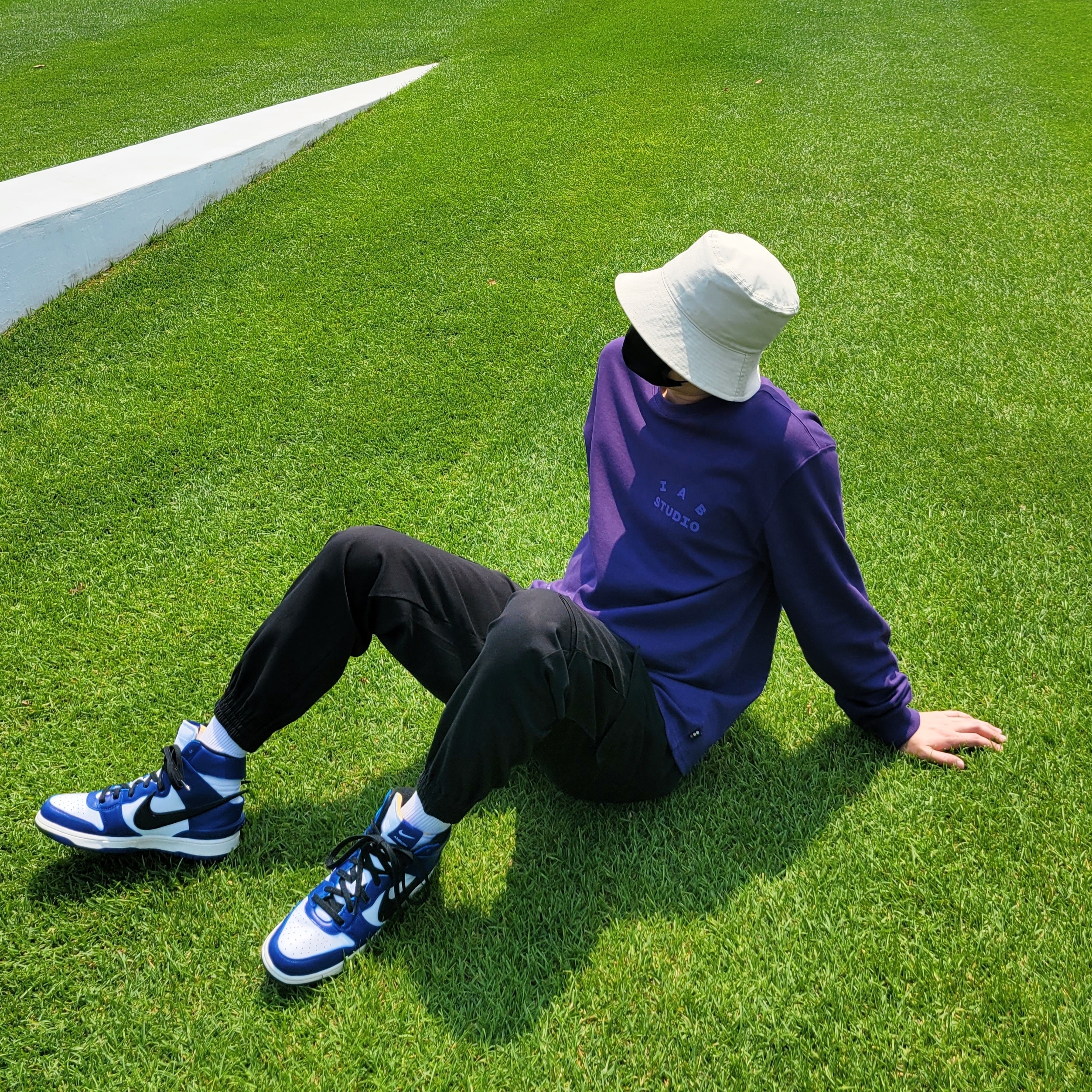 IAB Studio Long Sleeve T-Shirt Purple Splashed, Nike x Ambush Dunk High Deep Royal Blue 착용 스타일