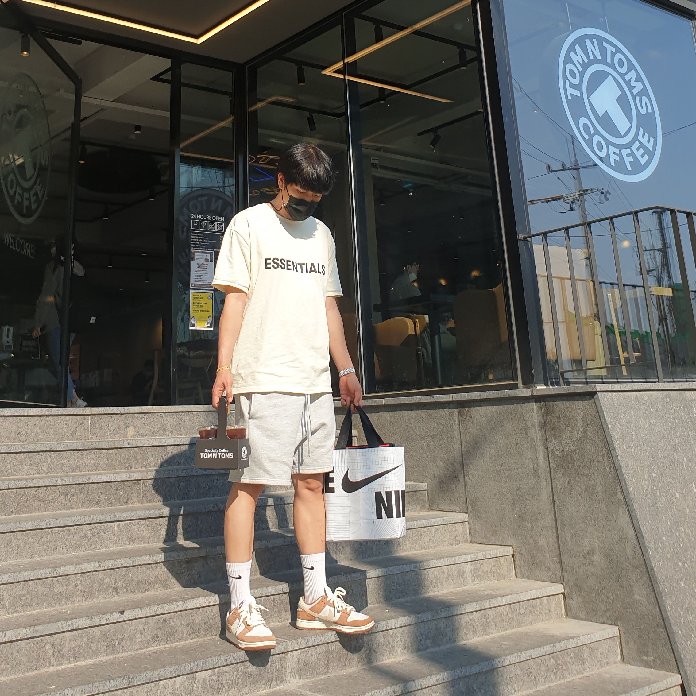 Essentials Fleece Shorts Oatmeal Heather - 20FW, Essentials 3D Silicon Applique Boxy T-Shirt Buttercream 2020 착용 스타일