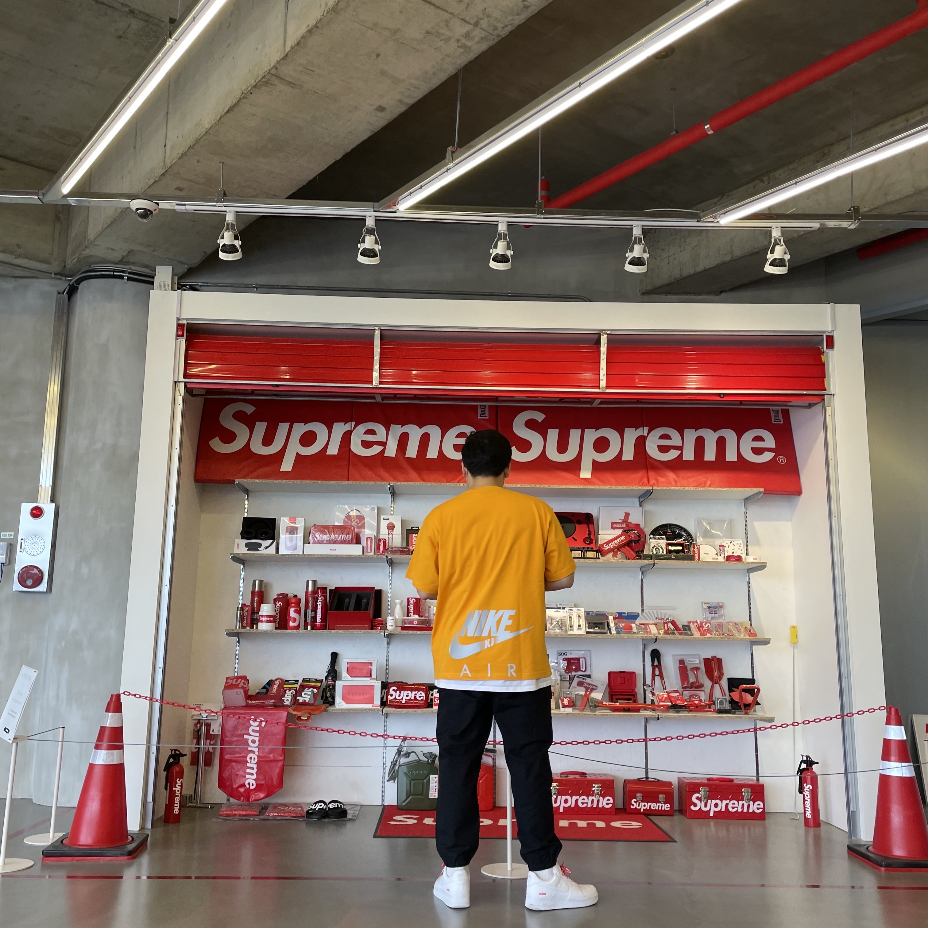 Nike x Supreme Air Force 1 Low White, Nike x Kim Jones Oversized T-Shirt Circuit Orange - US/EU 착용 스타일 - 2