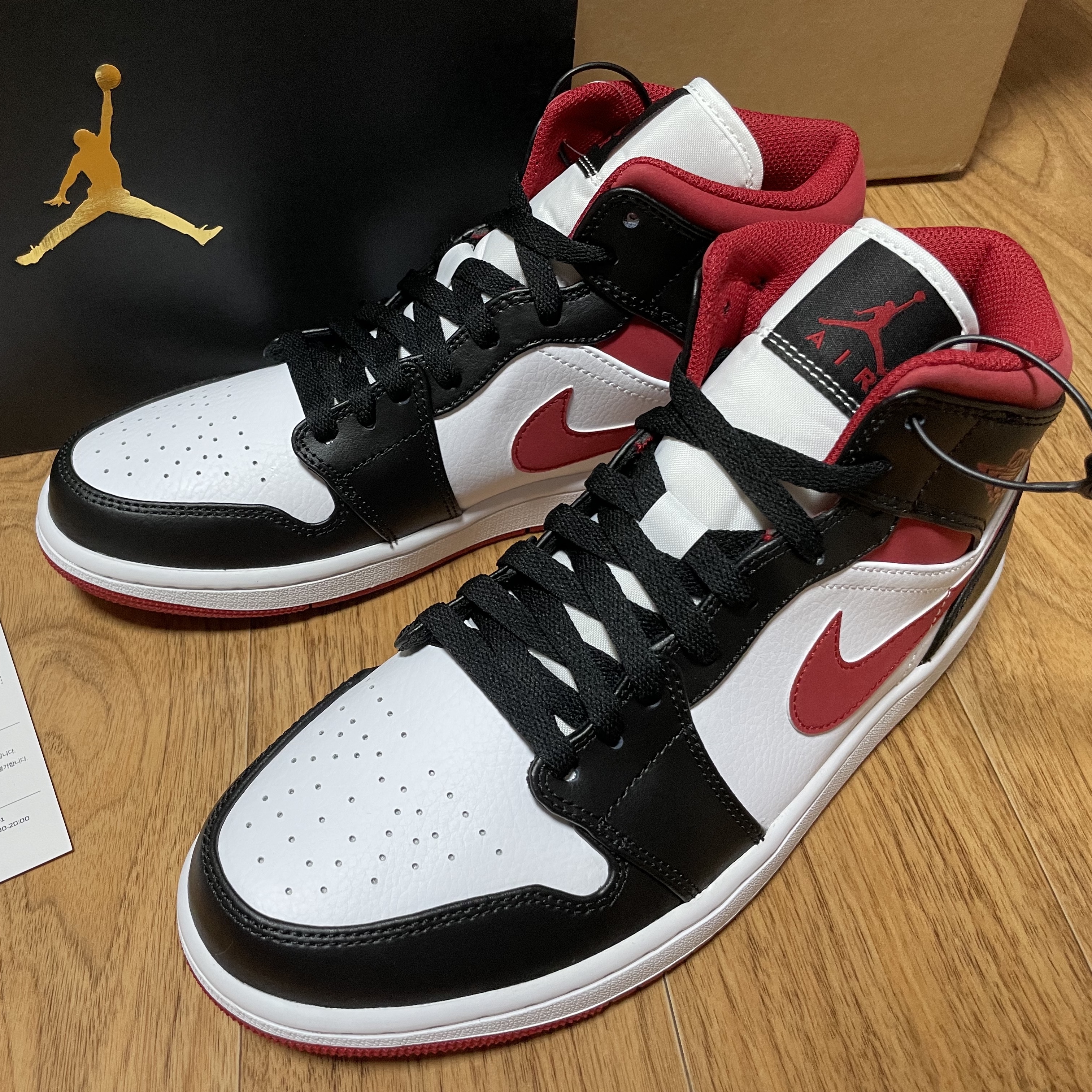 Jordan 1 Mid Gym Red Black White 착용 스타일