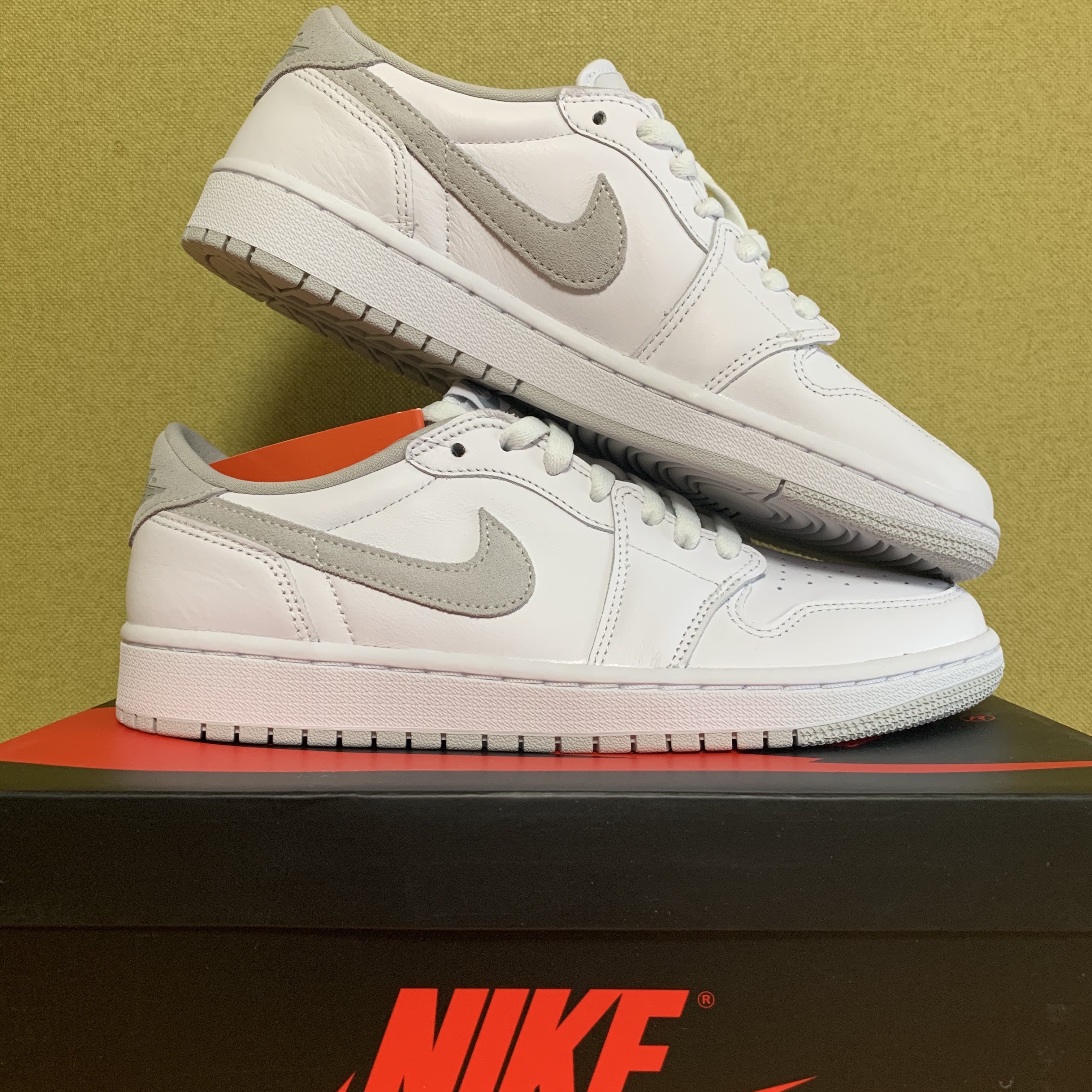(W) Jordan 1 Low OG Neutral Grey 착용 스타일 - 2