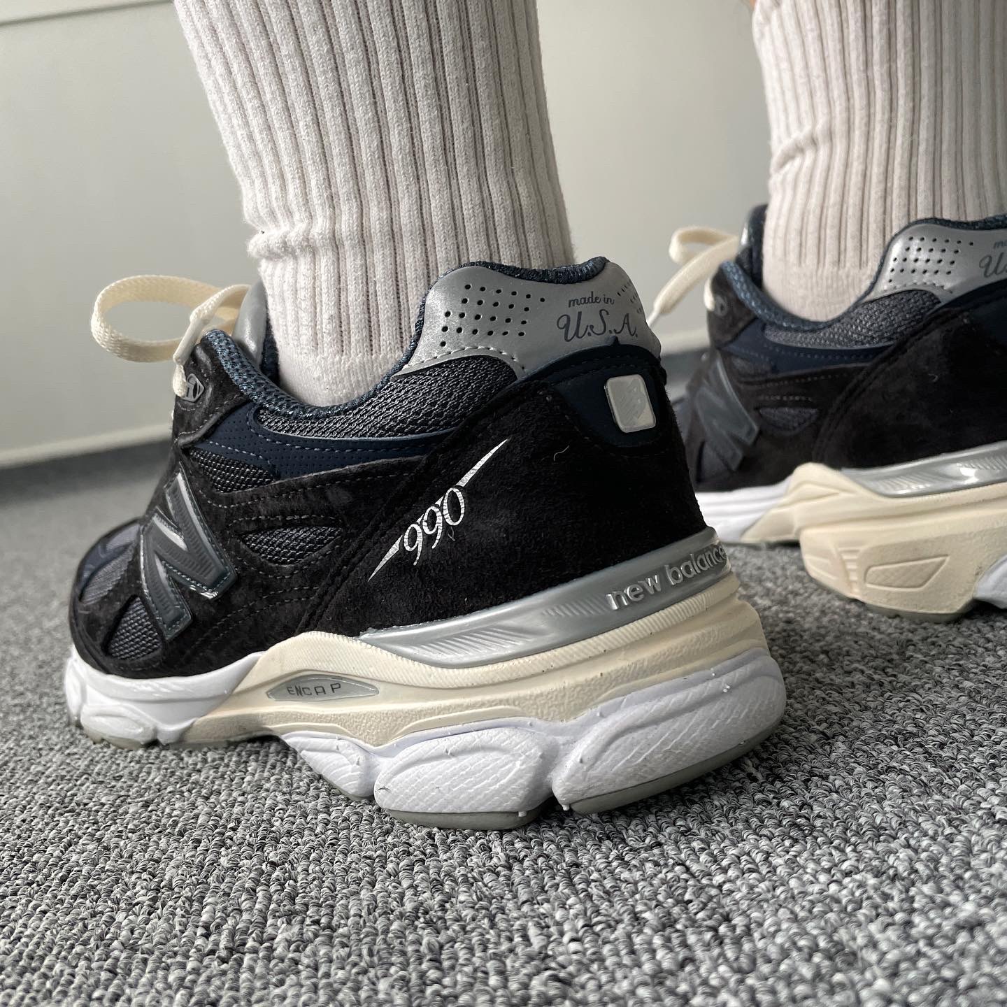 New Balance x Kith 990v3 Genesis 착용 스타일 - 3
