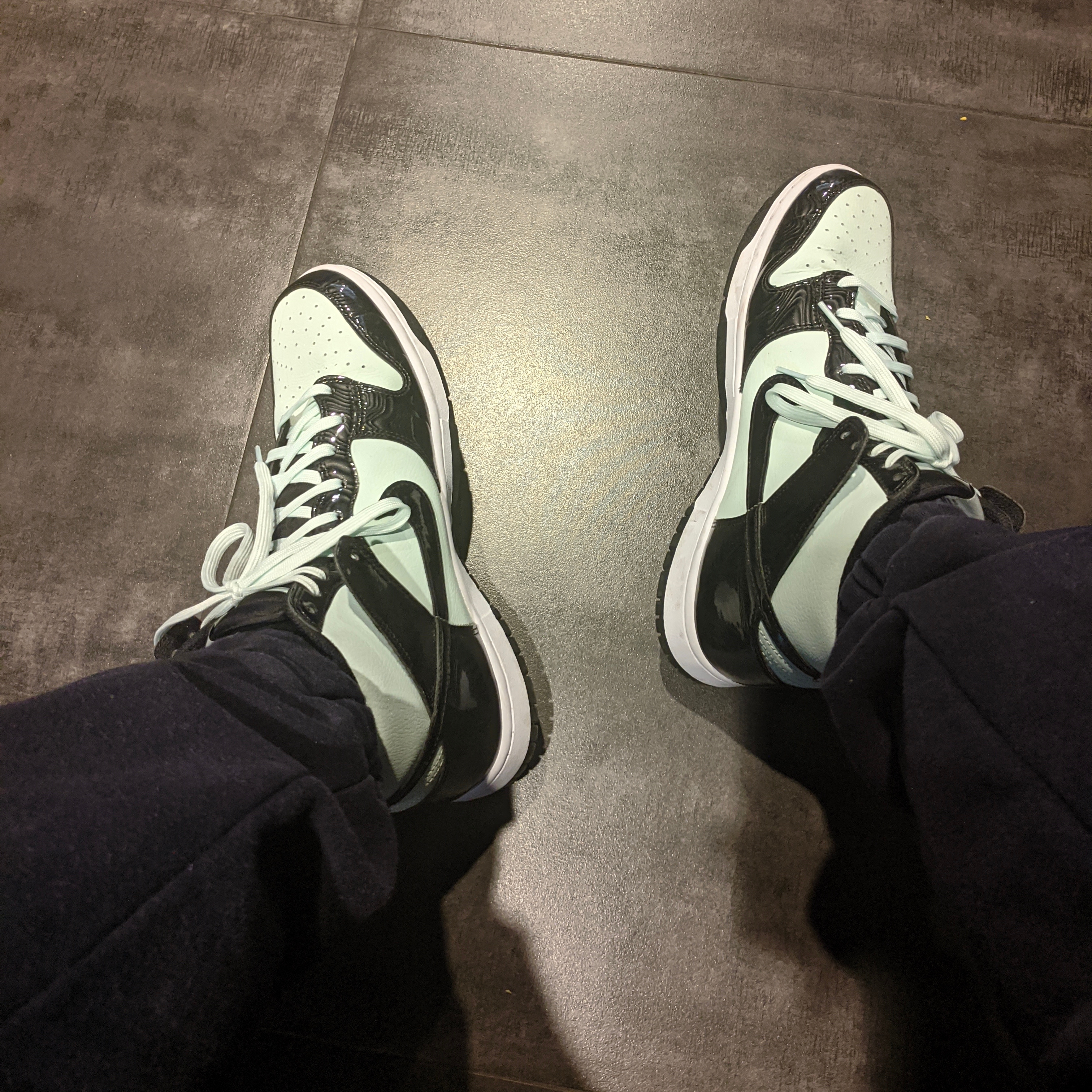 Nike Dunk High Barely Green 착용 스타일