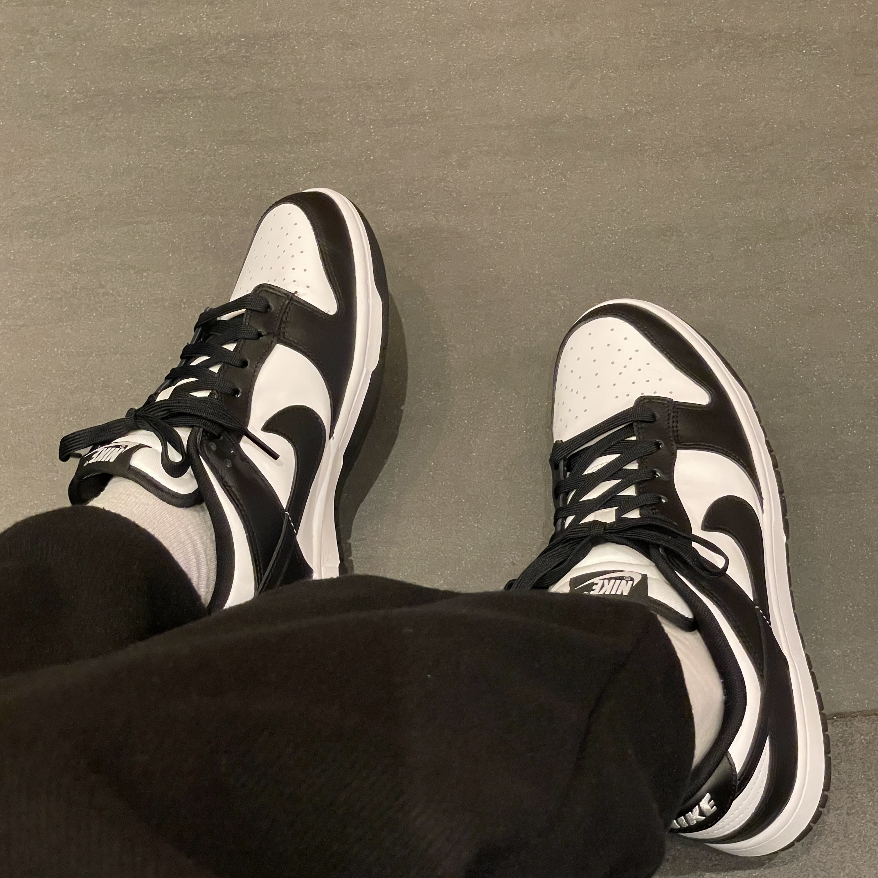 Nike Dunk Low Retro Black 착용 스타일 - 1