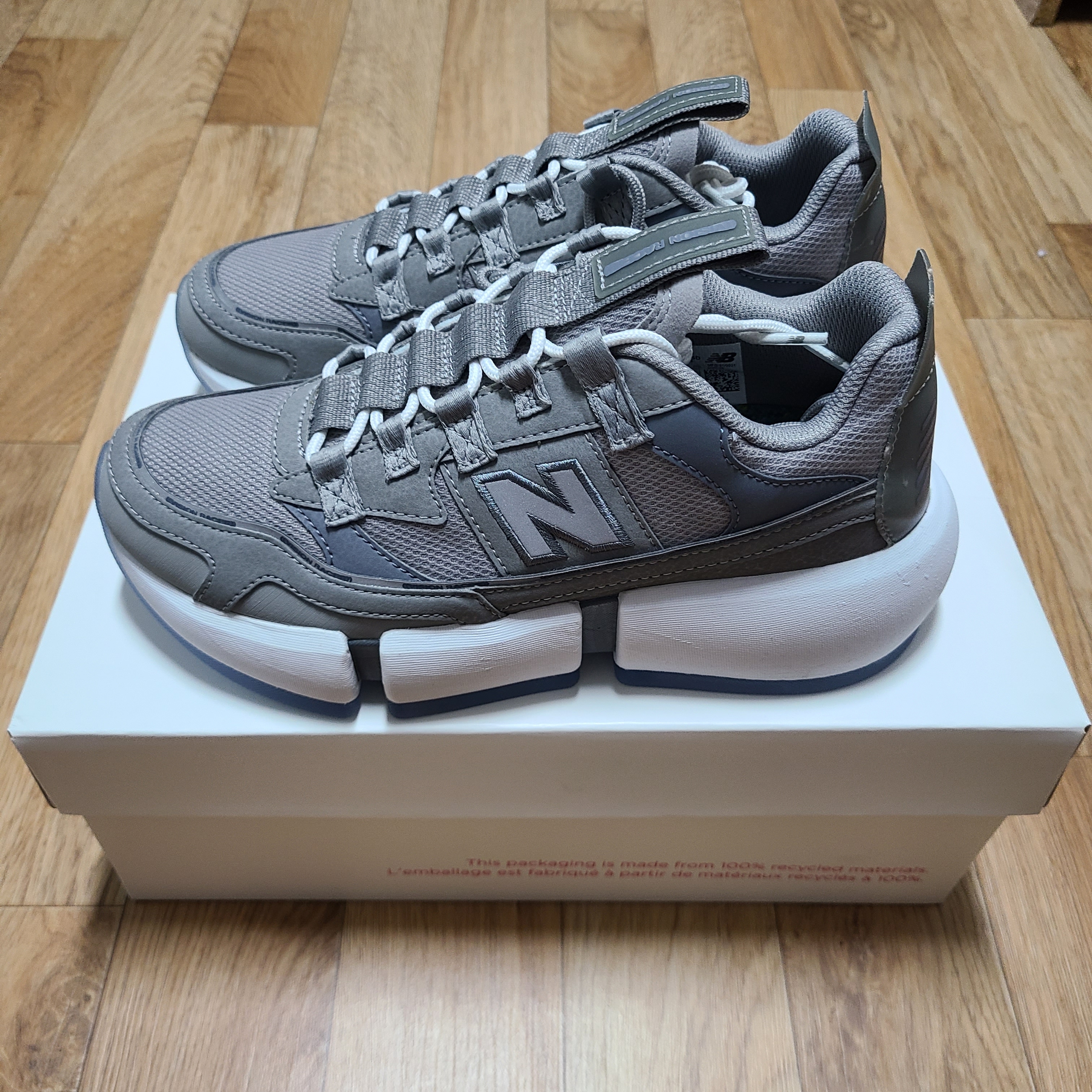 New Balance x Jaden Smith Vision Racer Grey 착용 스타일 - 2
