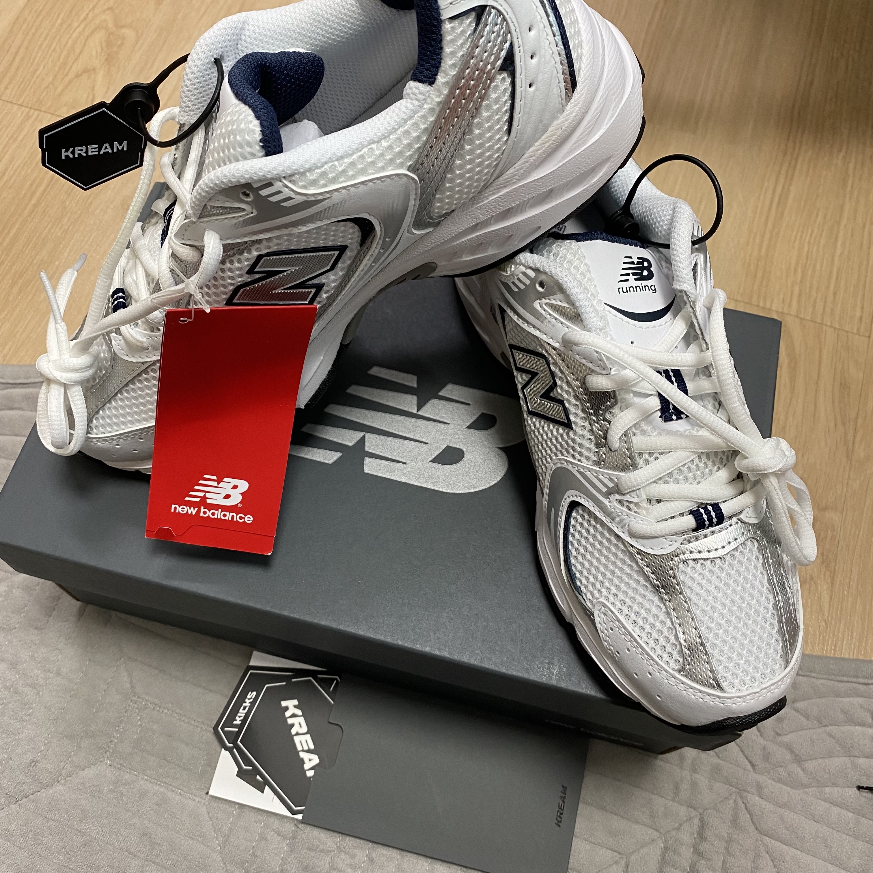 New Balance 530 White 착용 스타일