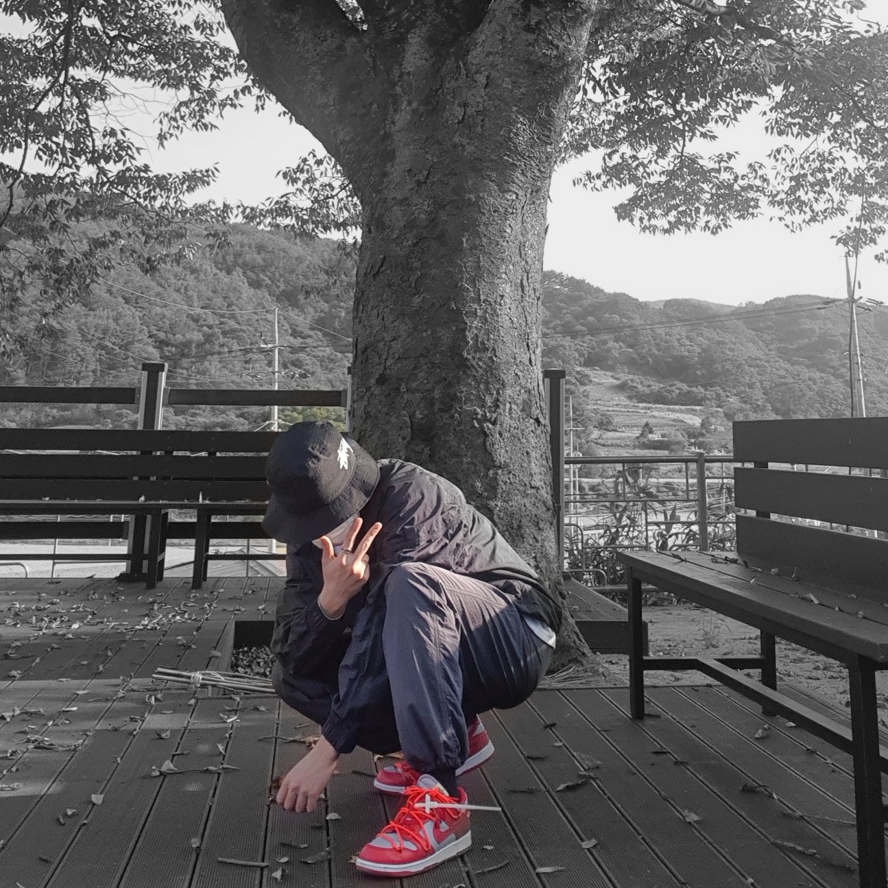 Nike x Off-White Dunk Low University Red, Nike x Stussy Windrunner Jacket Off Noir 착용 스타일