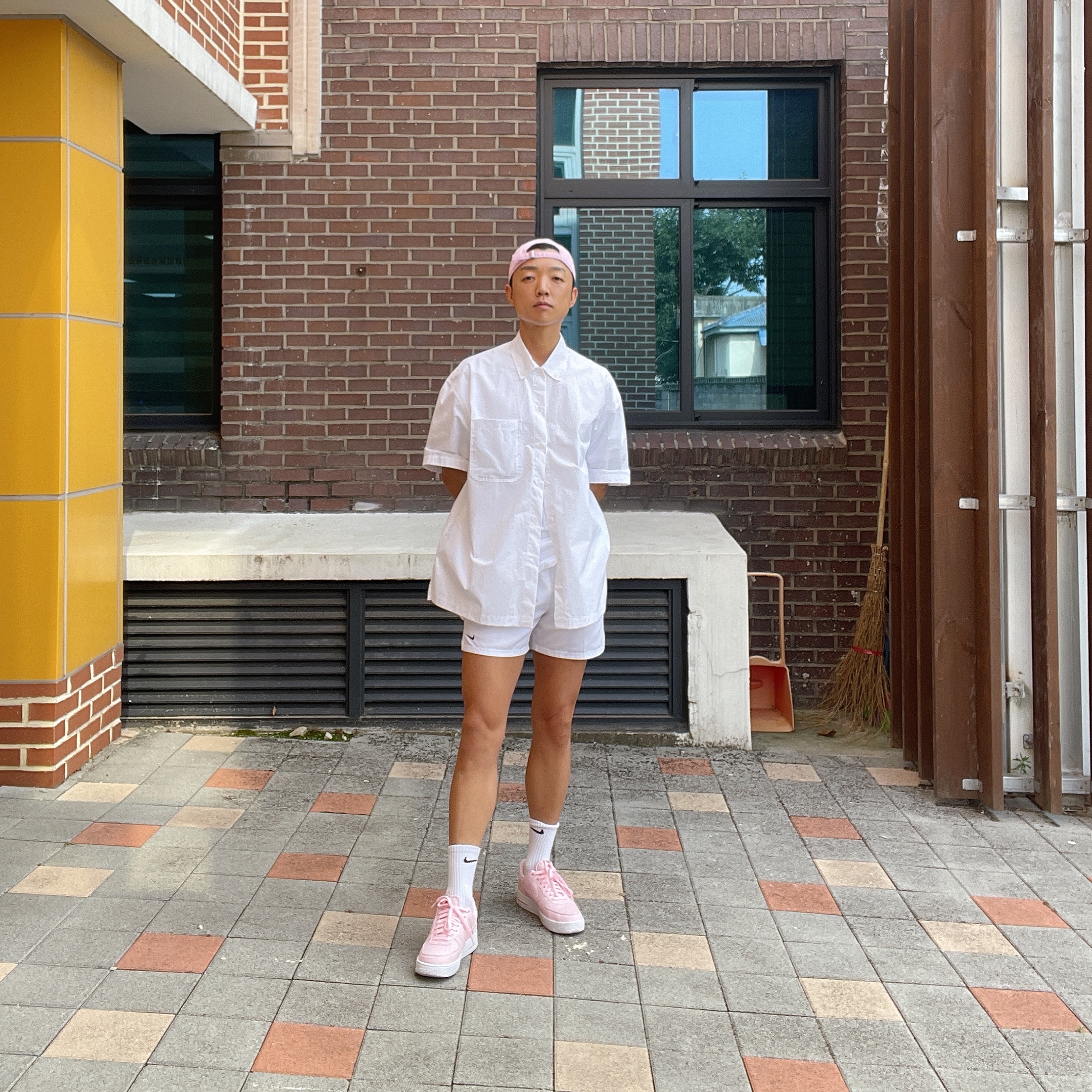 Nike Air Force 1 '07 LX Pink Bag 착용 스타일