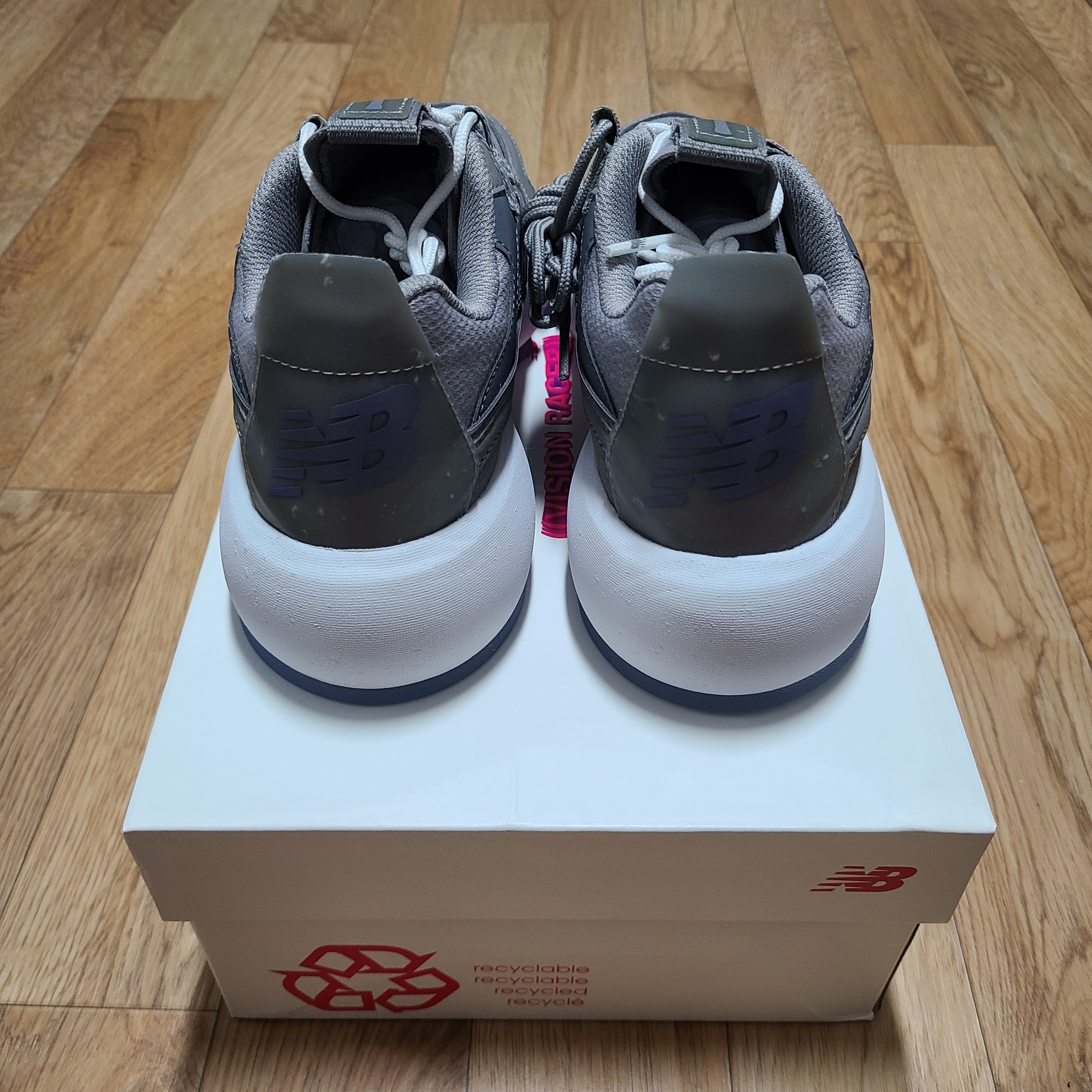New Balance x Jaden Smith Vision Racer Grey 착용 스타일 - 3