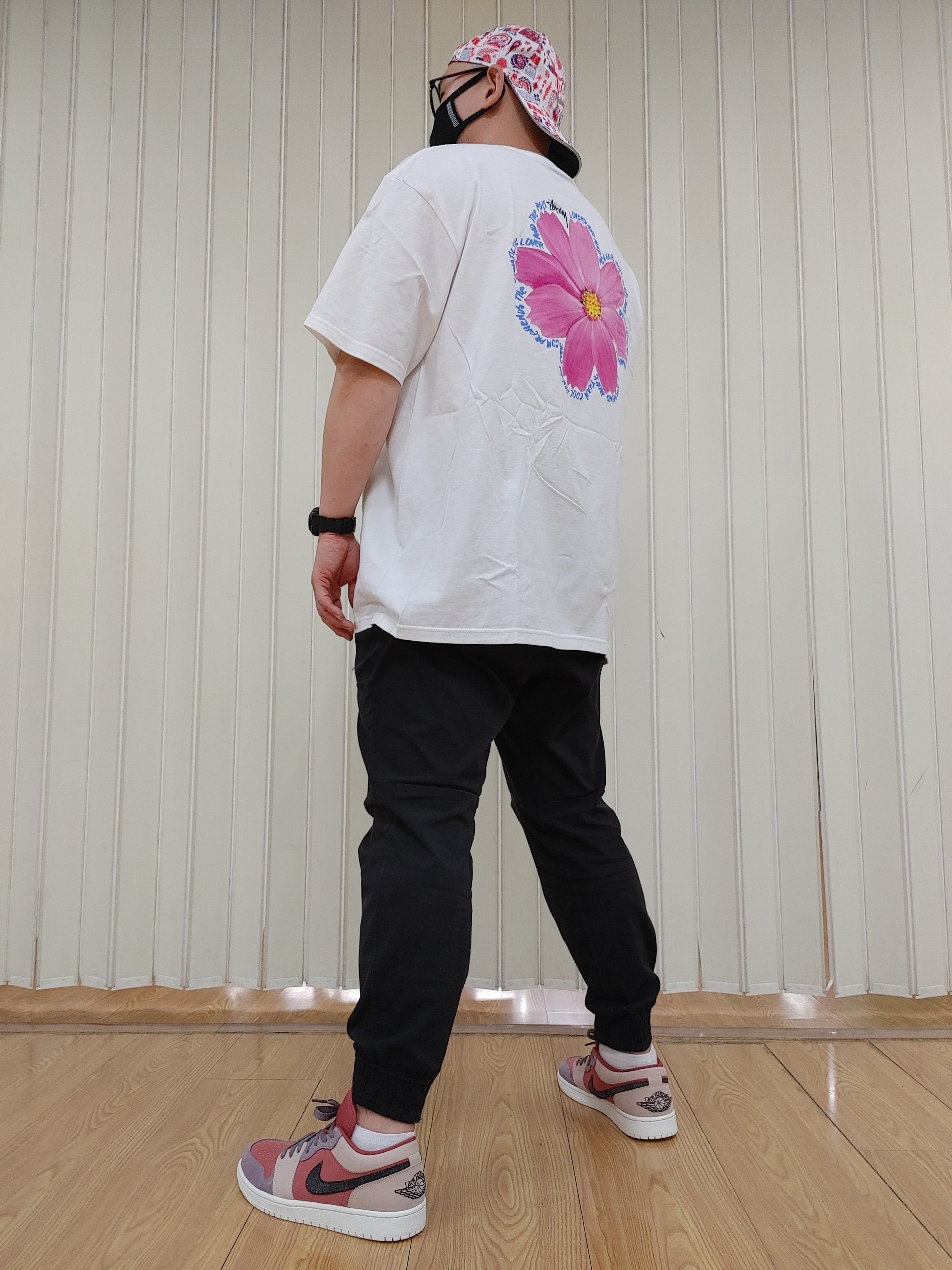 (W) Jordan 1 Low Canyon Rust, Stussy Cosmos T-Shirt White 착용 스타일