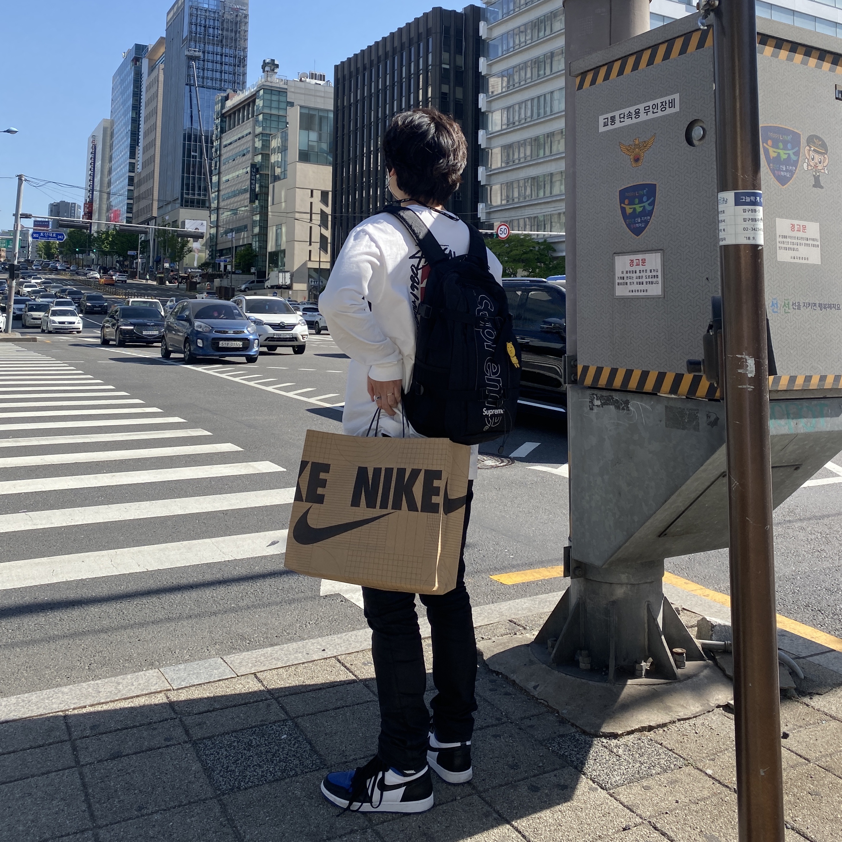 Supreme Backpack Black - 18FW, Jordan 1 Retro High OG Royal Toe 착용 스타일