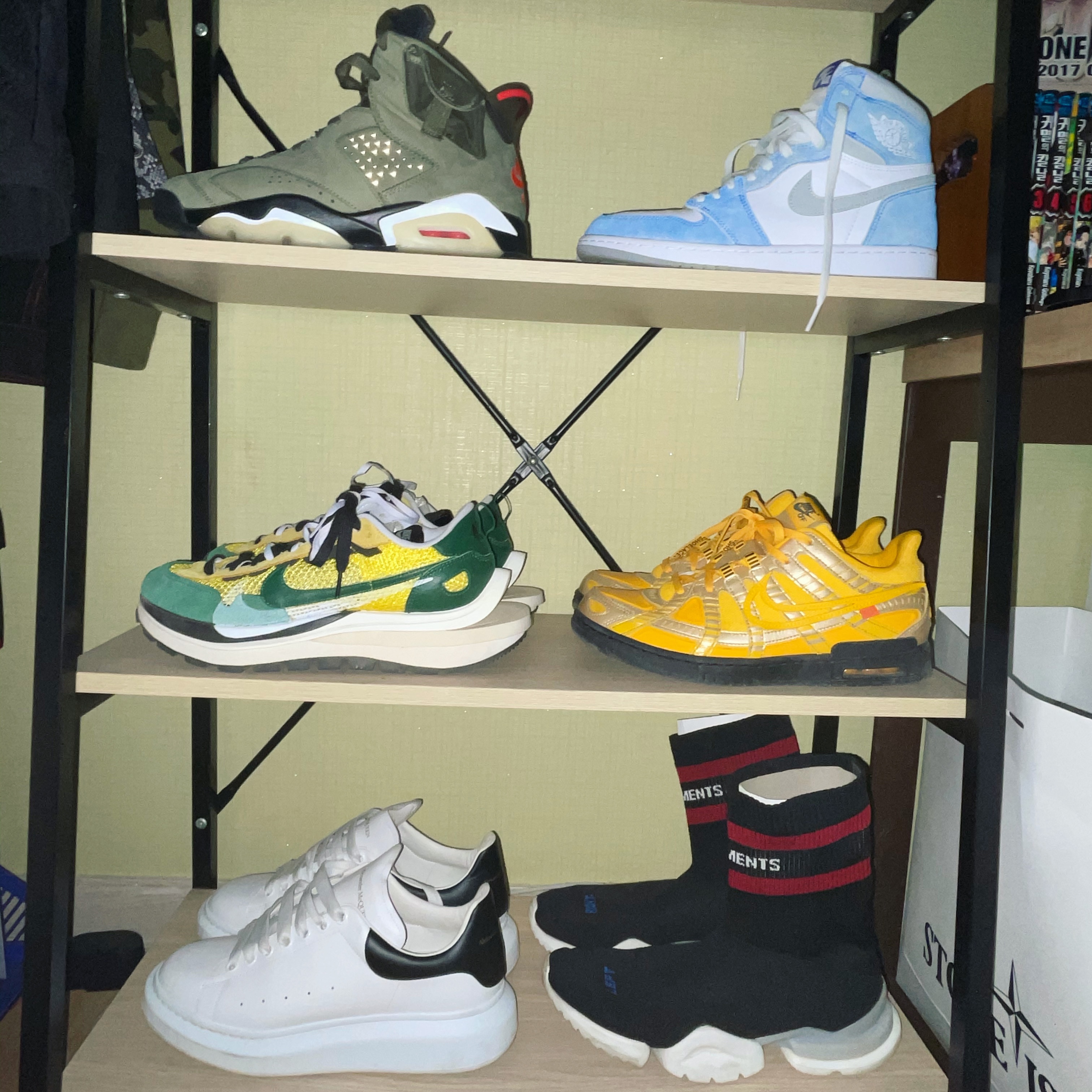 Jordan 1 Retro High OG Hyper Royal, Nike x Sacai VaporWaffle Tour Yellow & Gorge Green Sail 착용 스타일