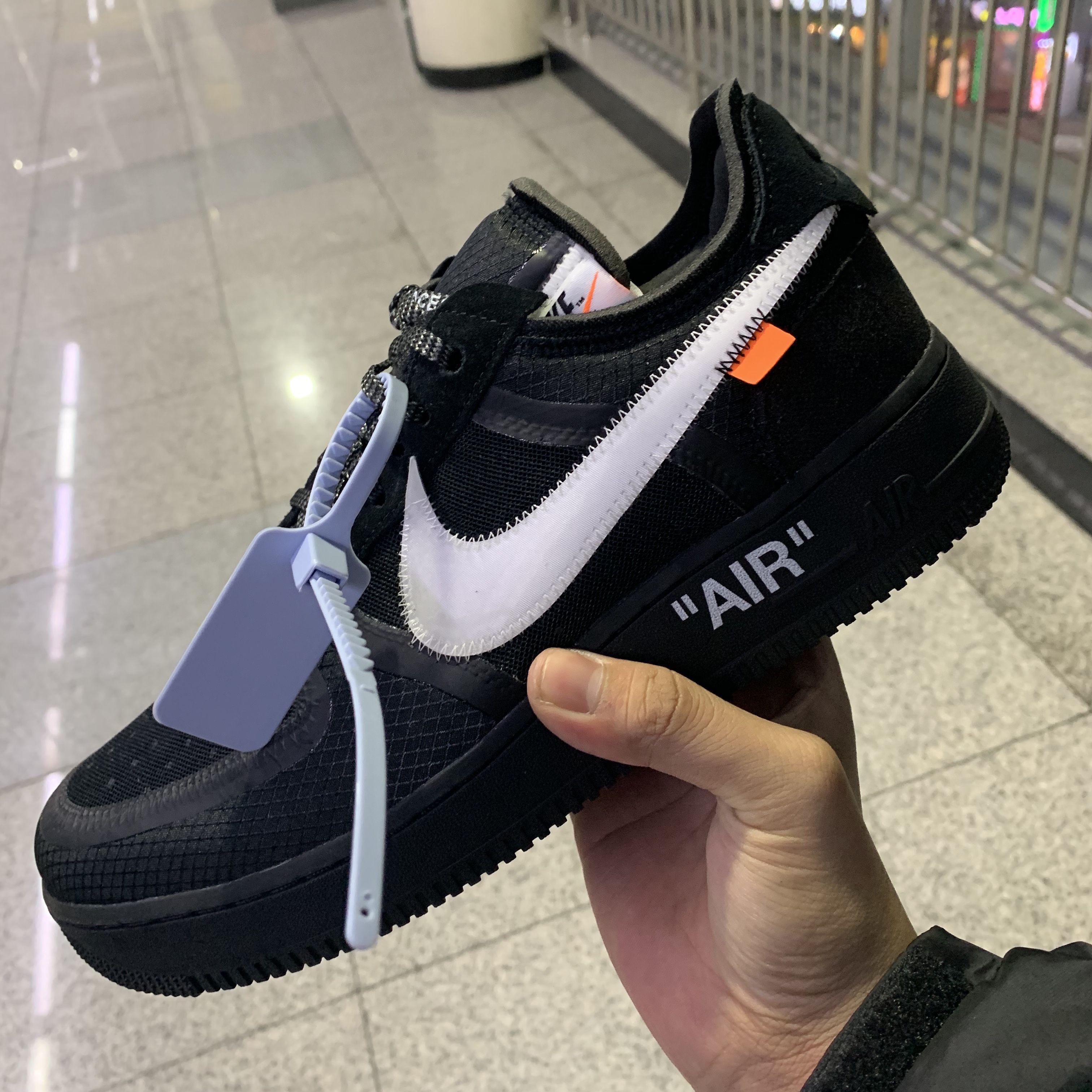 Nike x Off-White Air Force 1 Low Black White 착용 스타일