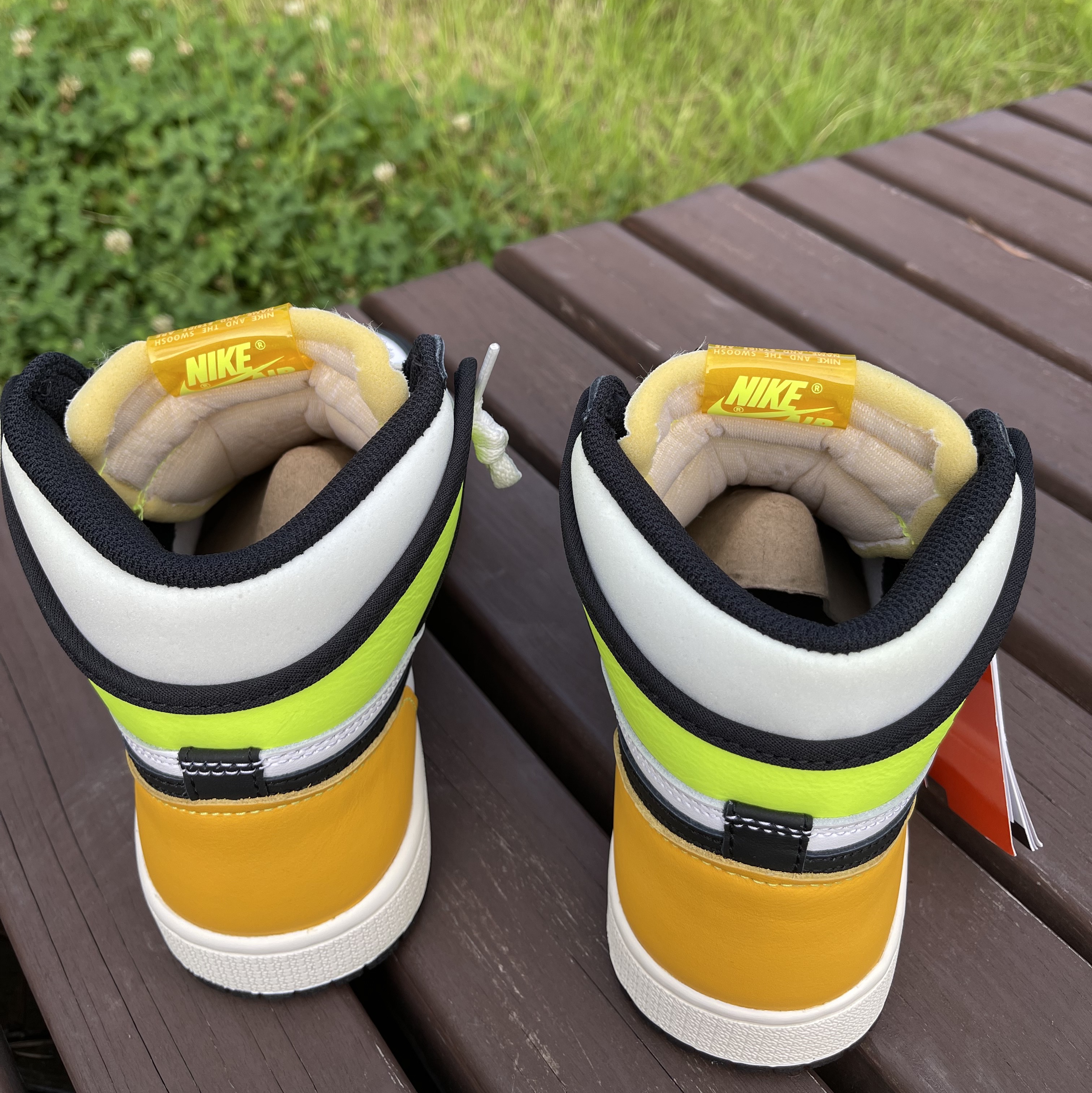 Jordan 1 Retro High OG Volt Gold 착용 스타일 - 4