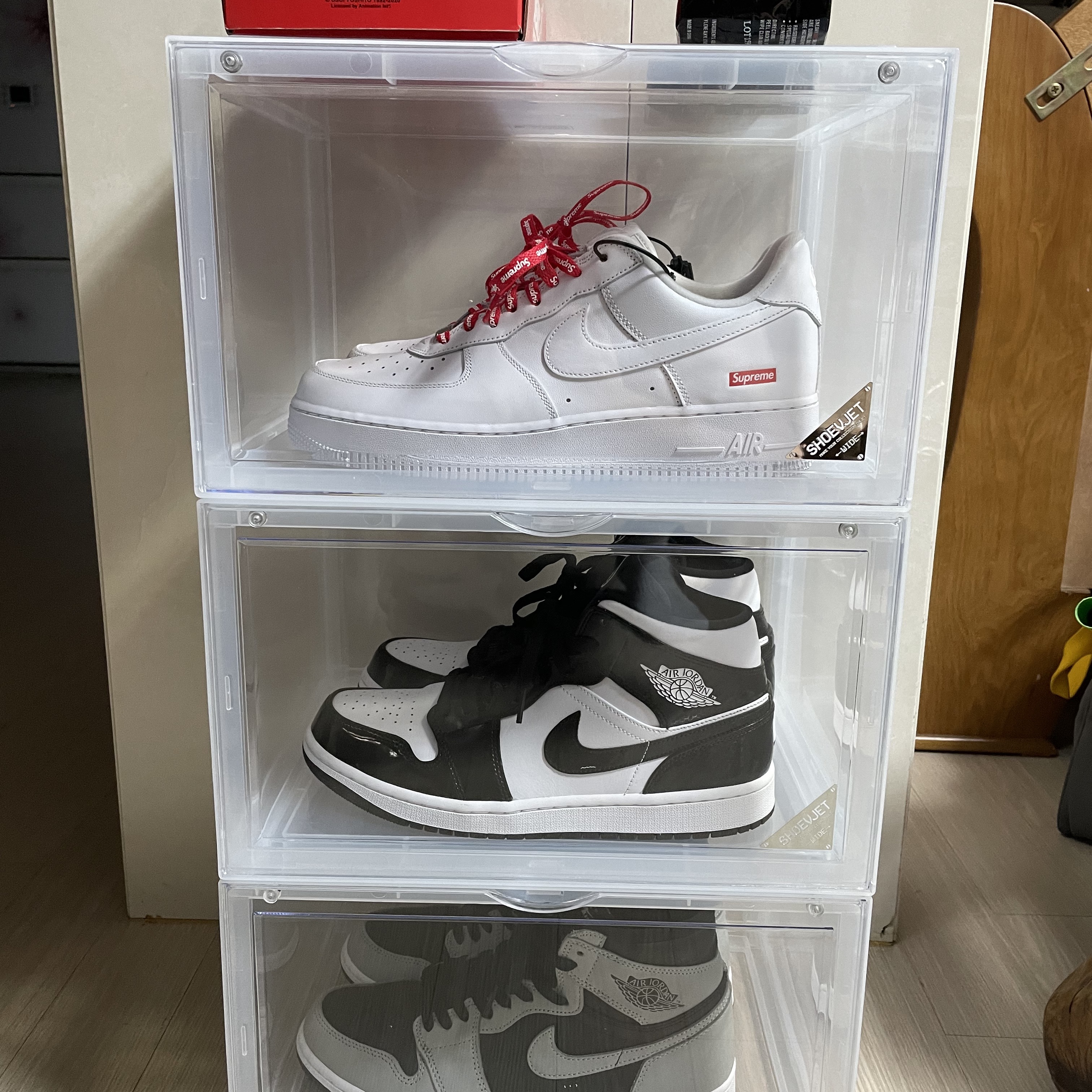 Nike x Supreme Air Force 1 Low White, Jordan 1 Mid SE ASW Black 착용 스타일 - 3