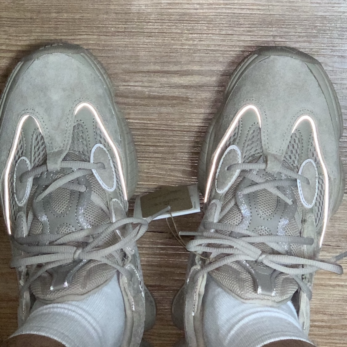 Adidas Yeezy 500 Taupe Light 착용 스타일