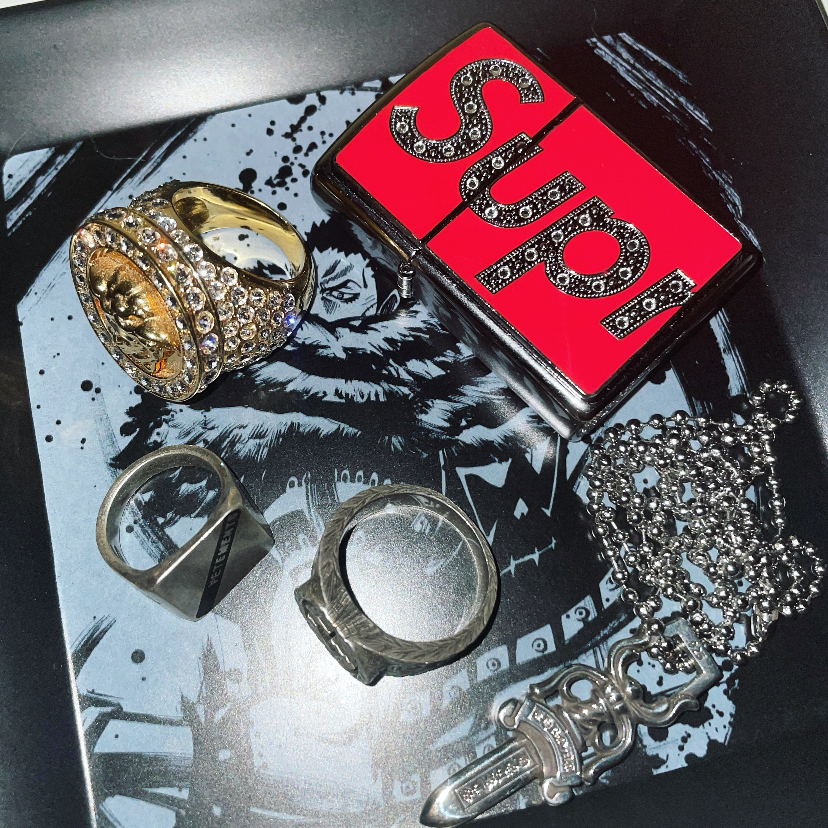 Supreme Swarovski Zippo Red - 20FW 착용 스타일