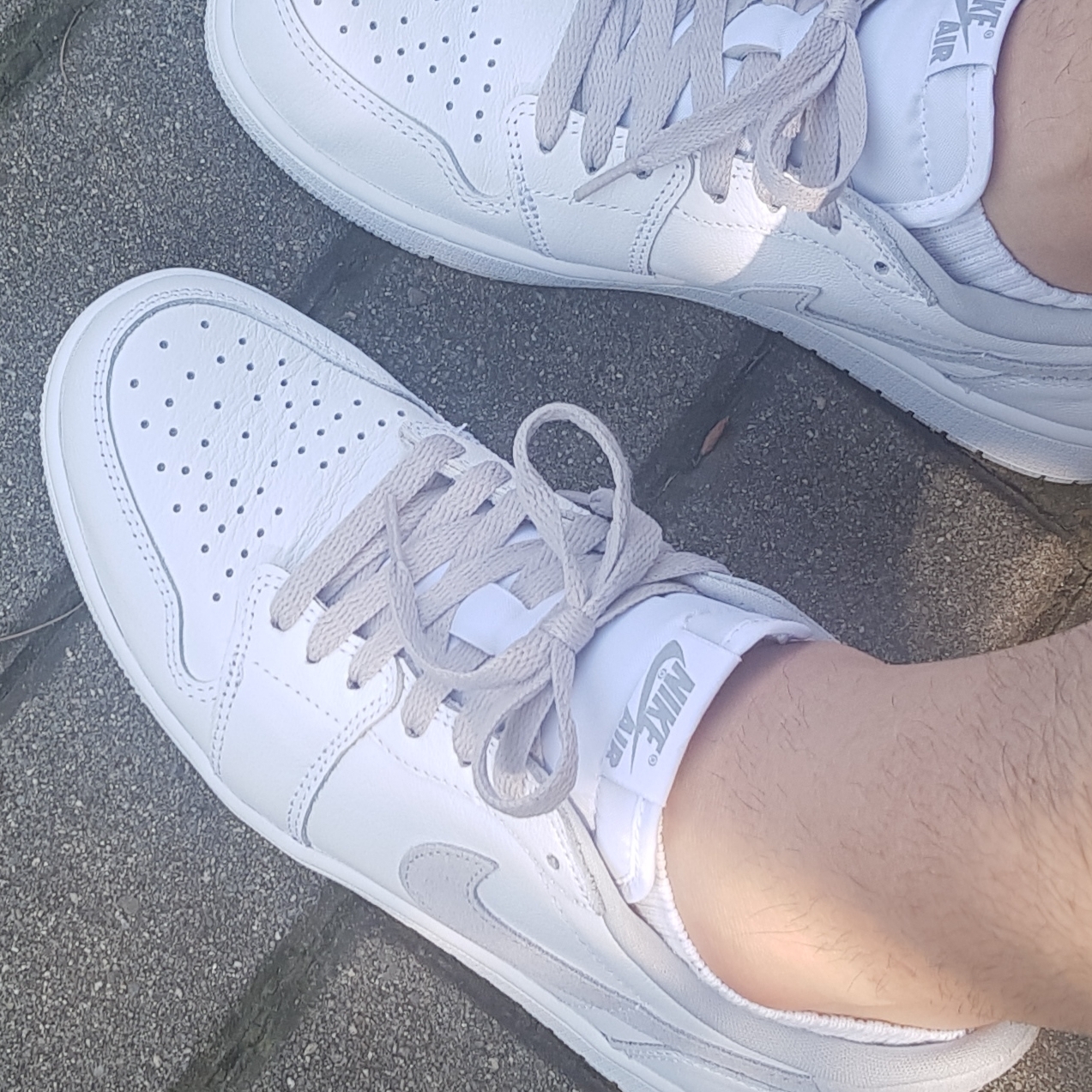 Jordan 1 Low OG Neutral Grey 착용 스타일 - 2