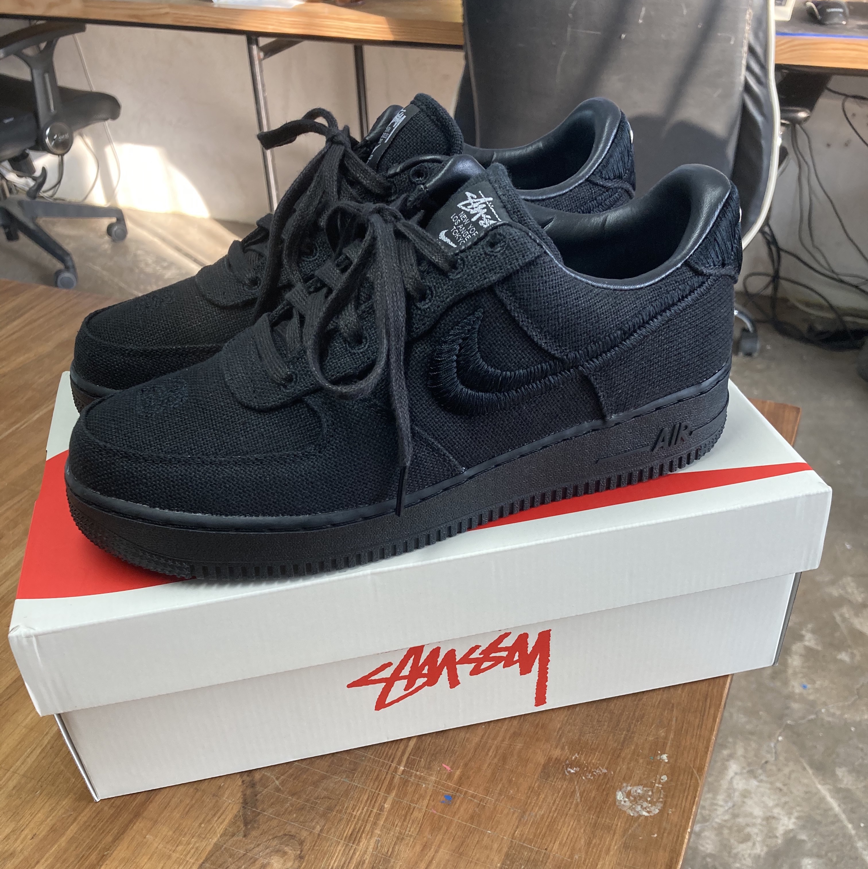 Nike x Stussy Air Force 1 Low Triple Black 착용 스타일 - 1