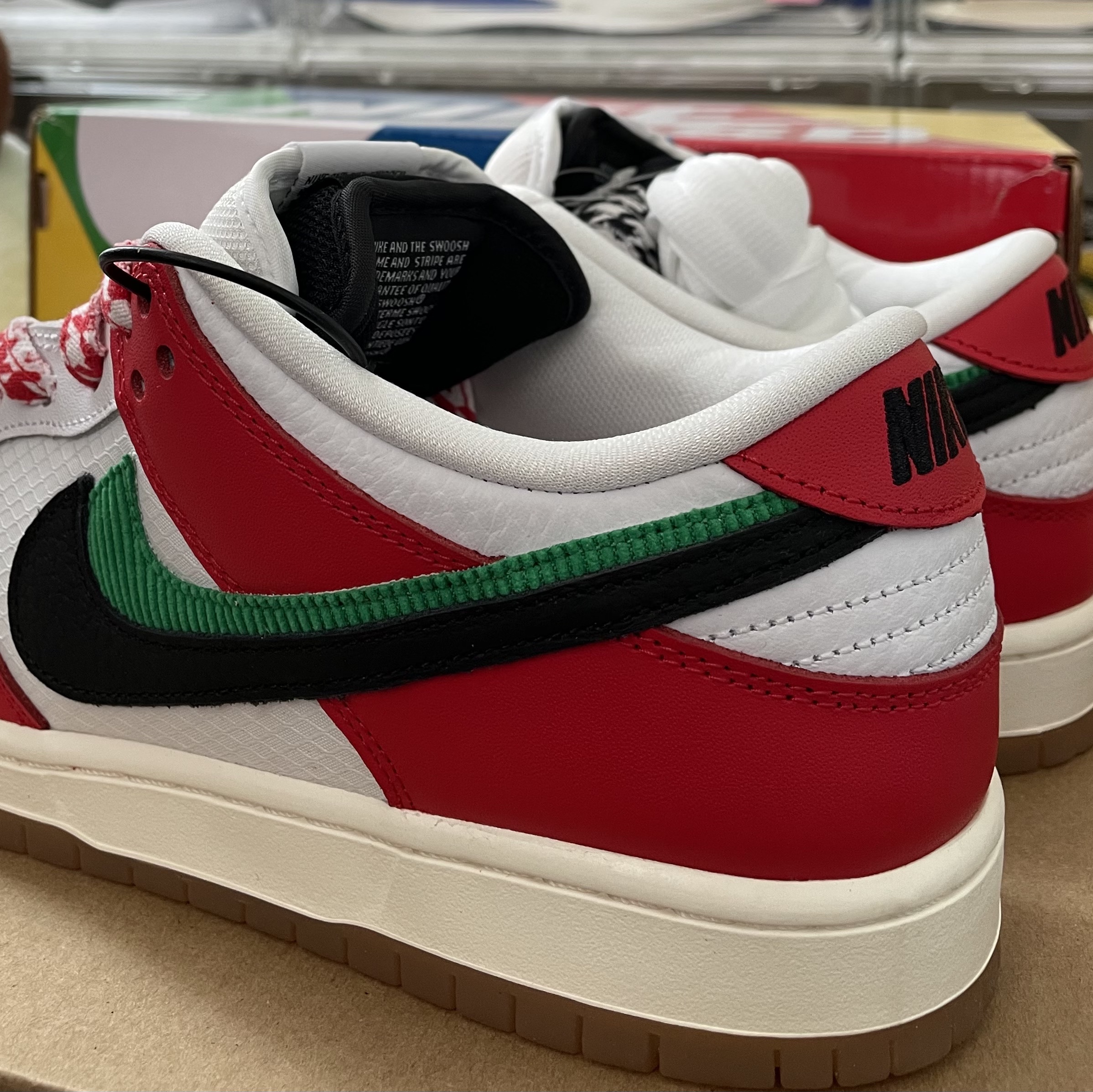Nike x Frame Skate SB Dunk Low Pro Habibi 착용 스타일 - 3