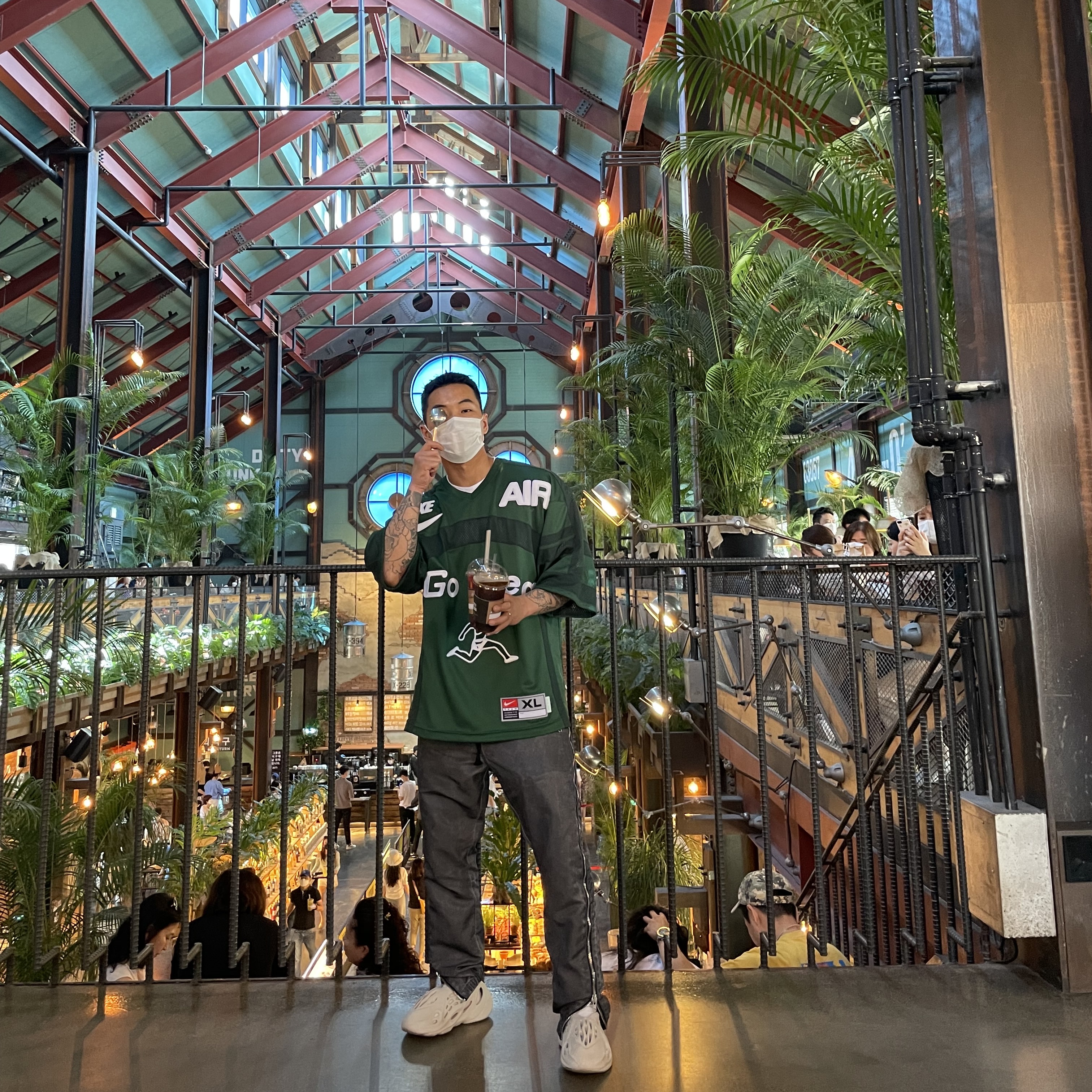 Adidas Yeezy Foam RNNR Sand, Nike x Cactus Plant Flea Market S/S Jersey Green - US/EU 착용 스타일