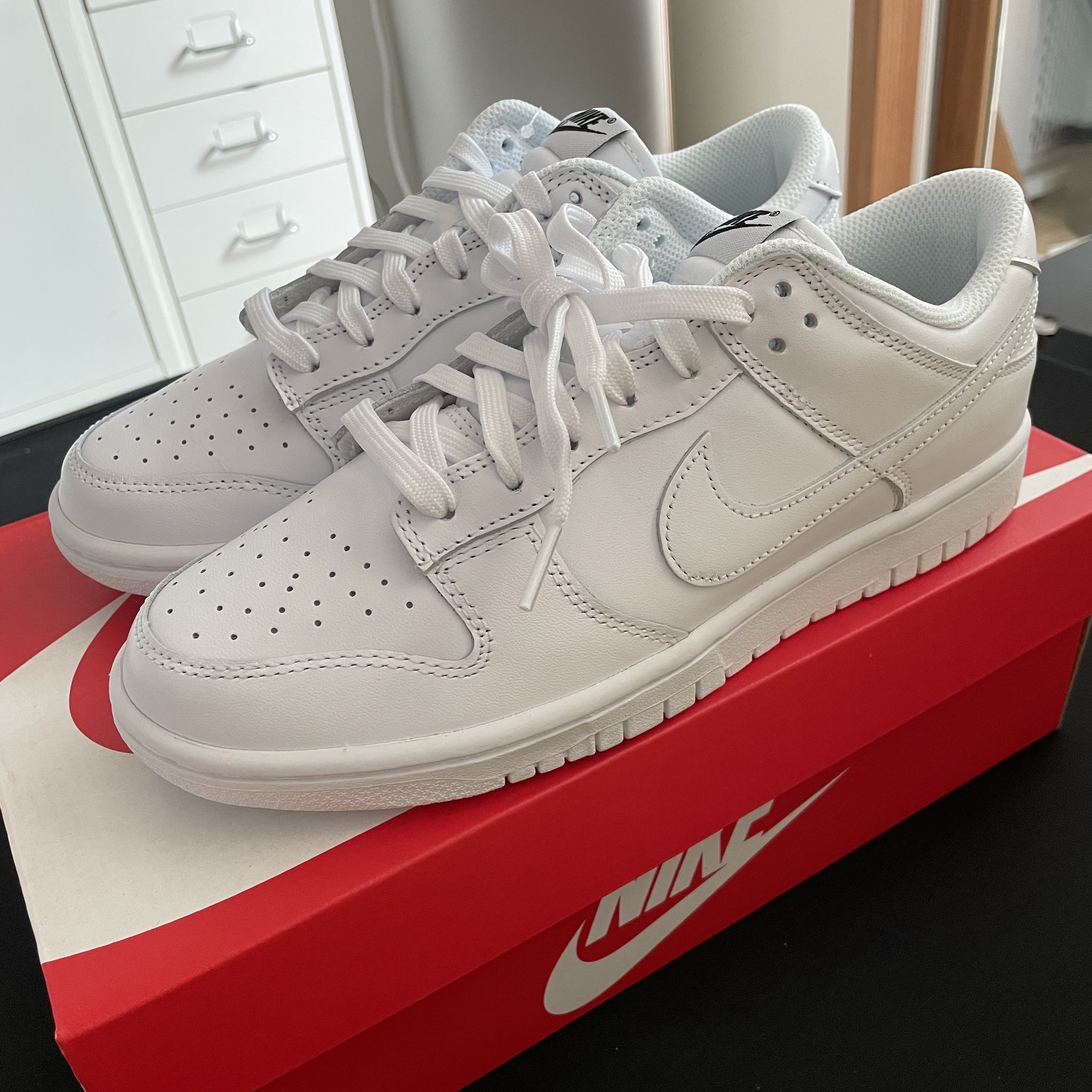 (W) Nike Dunk Low Triple White 착용 스타일