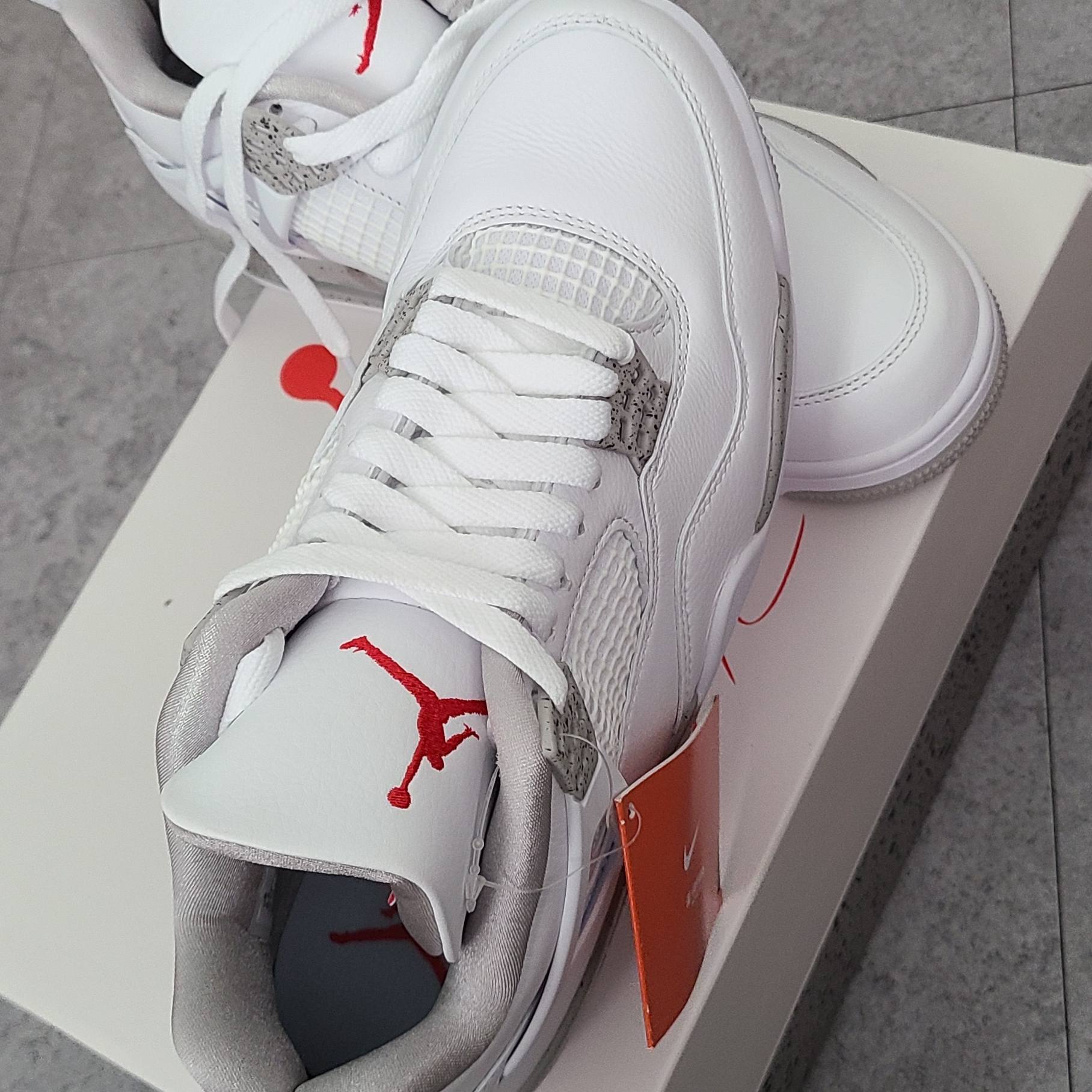 Jordan 4 Retro Tech White 착용 스타일
